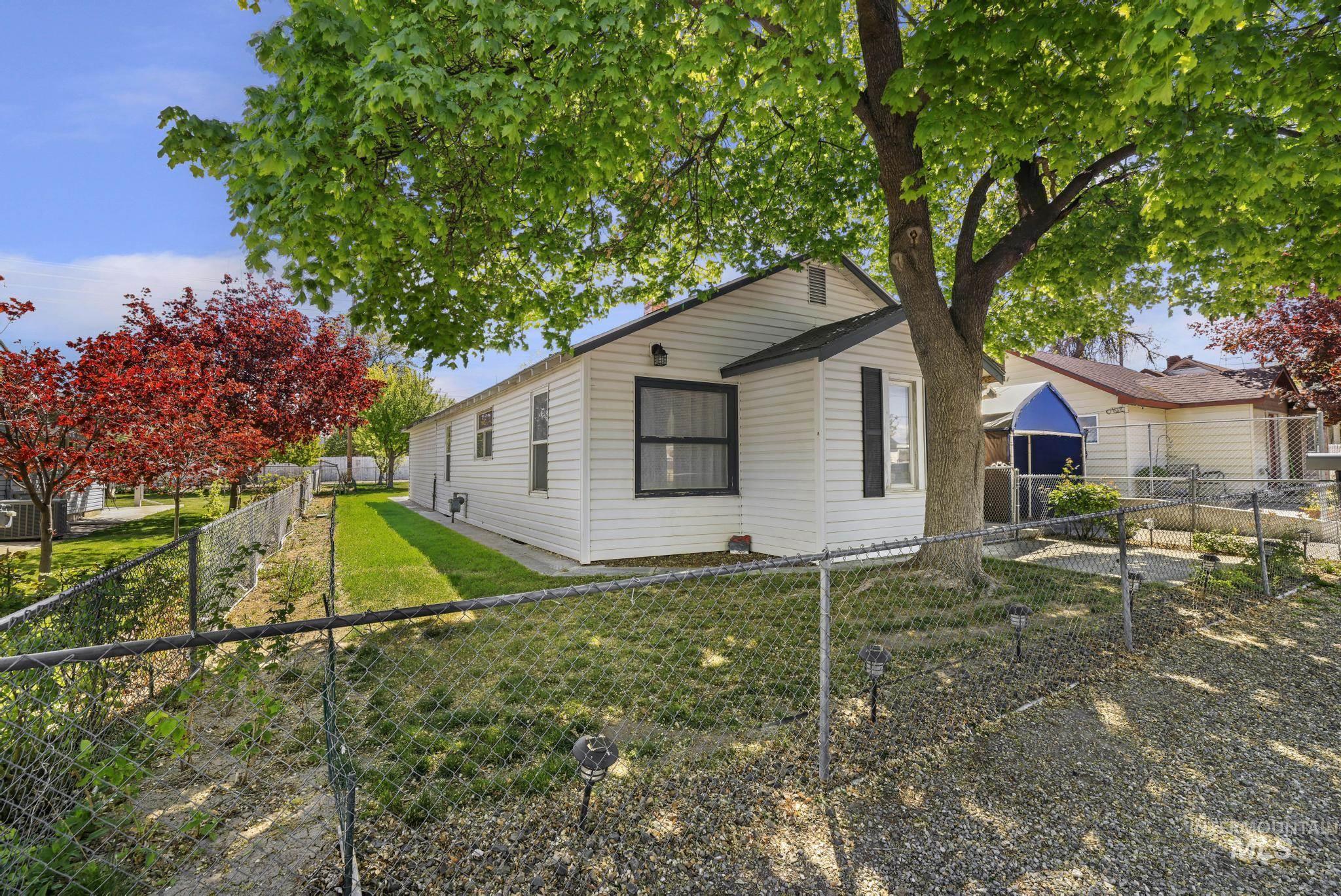 322 Jackson, Twin Falls, Idaho 83301, 3 Bedrooms, 2 Bathrooms, Residential For Sale, Price $280,000, 98983996