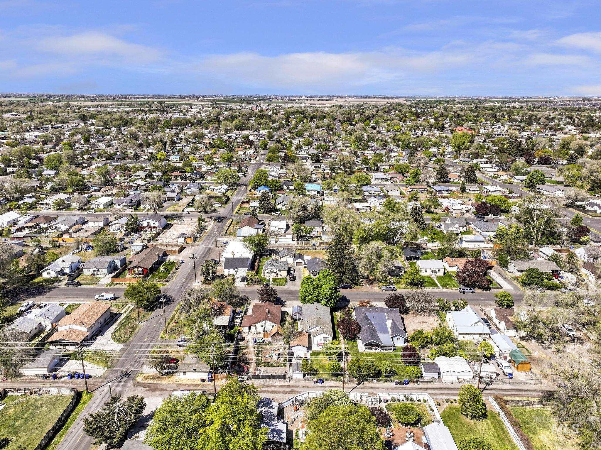 322 Jackson, Twin Falls, Idaho 83301, 3 Bedrooms, 2 Bathrooms, Residential For Sale, Price $280,000, 98983996