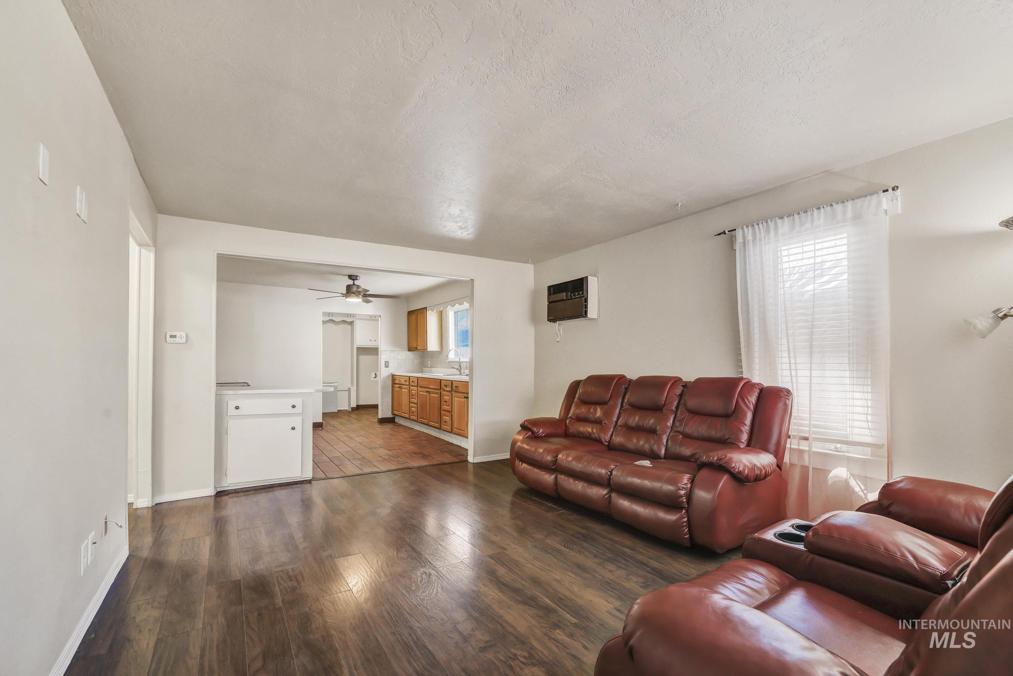 322 Jackson, Twin Falls, Idaho 83301, 3 Bedrooms, 2 Bathrooms, Residential For Sale, Price $280,000, 98983996