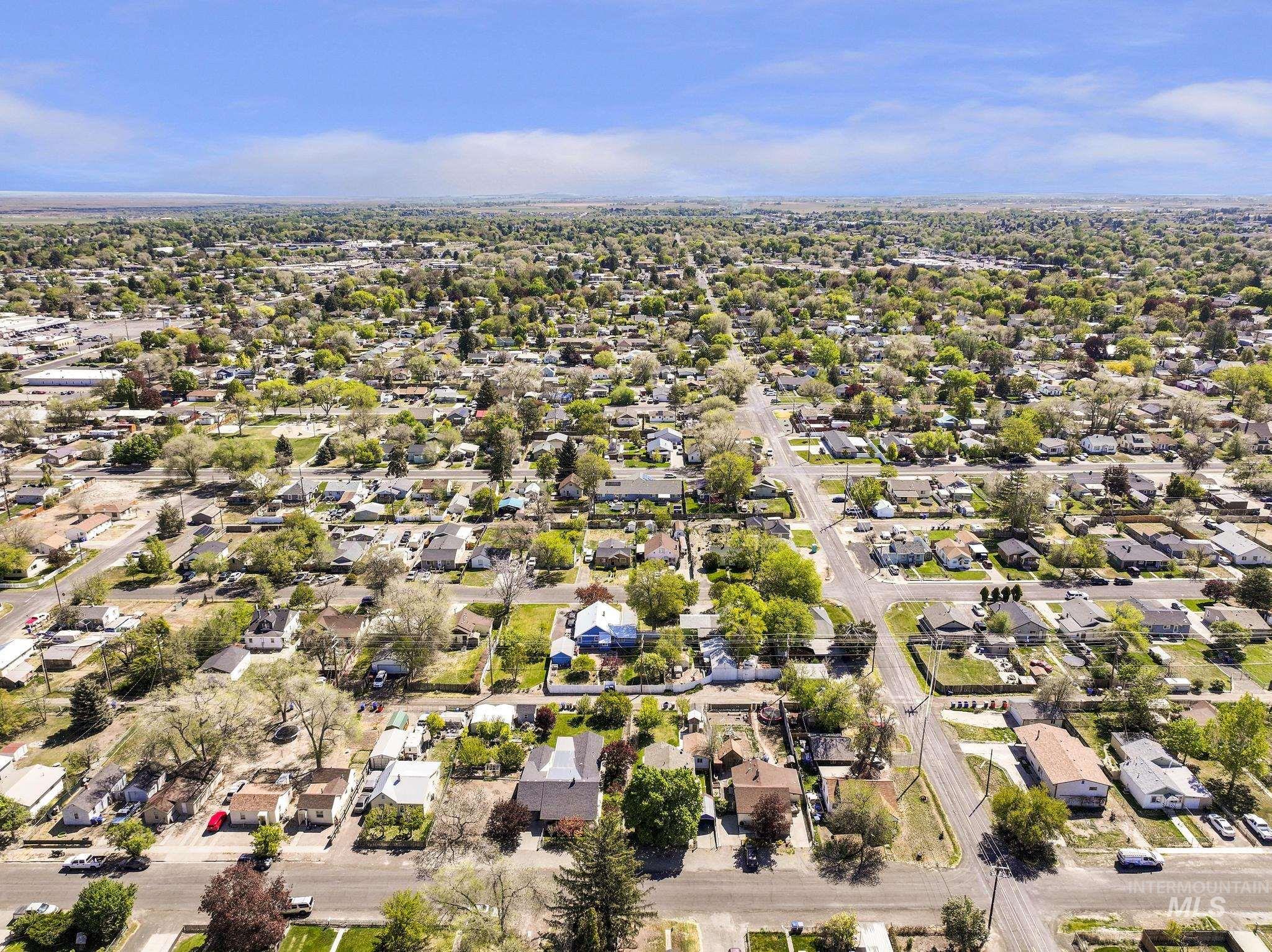 322 Jackson, Twin Falls, Idaho 83301, 3 Bedrooms, 2 Bathrooms, Residential For Sale, Price $280,000, 98983996