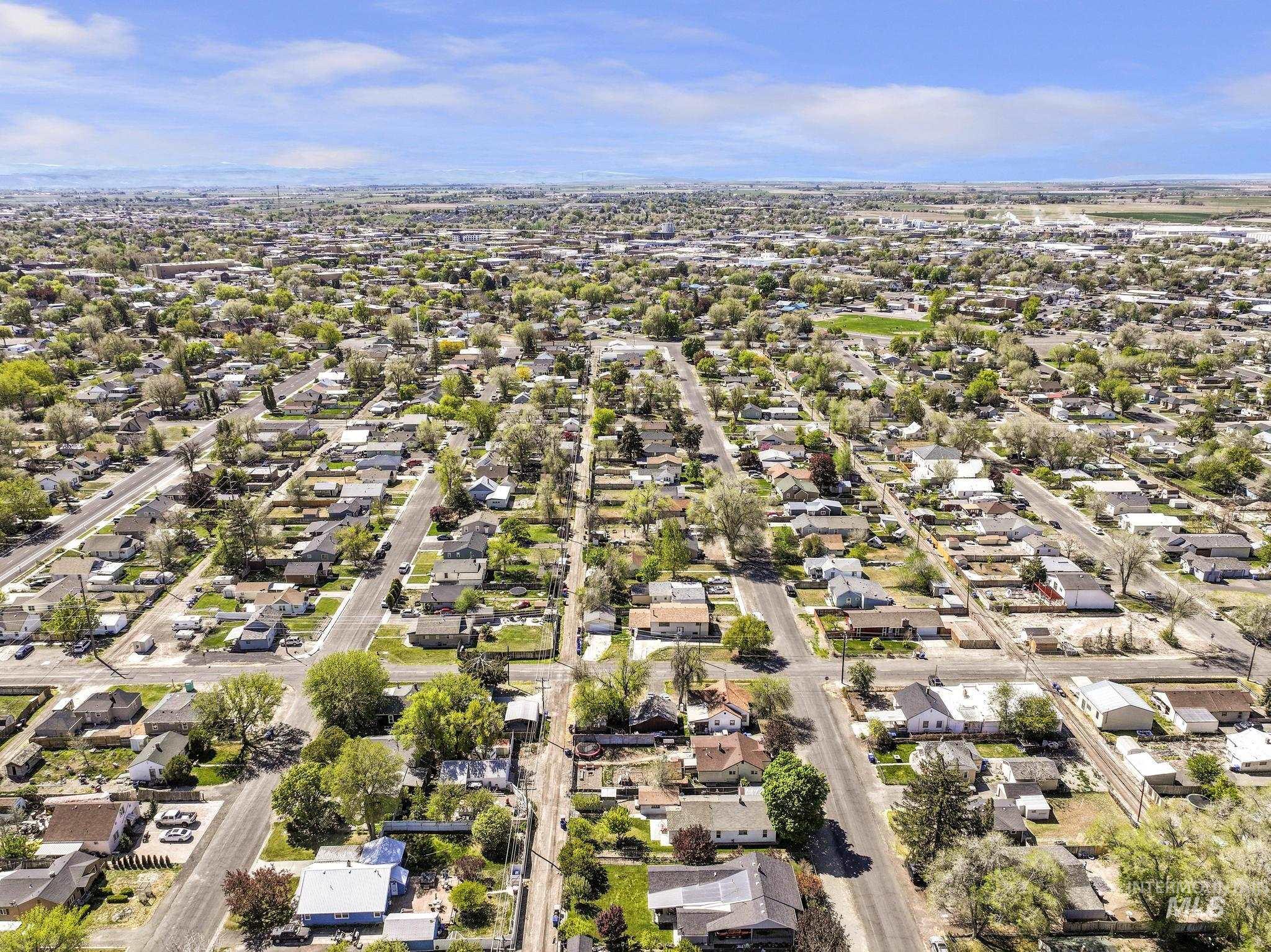 322 Jackson, Twin Falls, Idaho 83301, 3 Bedrooms, 2 Bathrooms, Residential For Sale, Price $280,000, 98983996