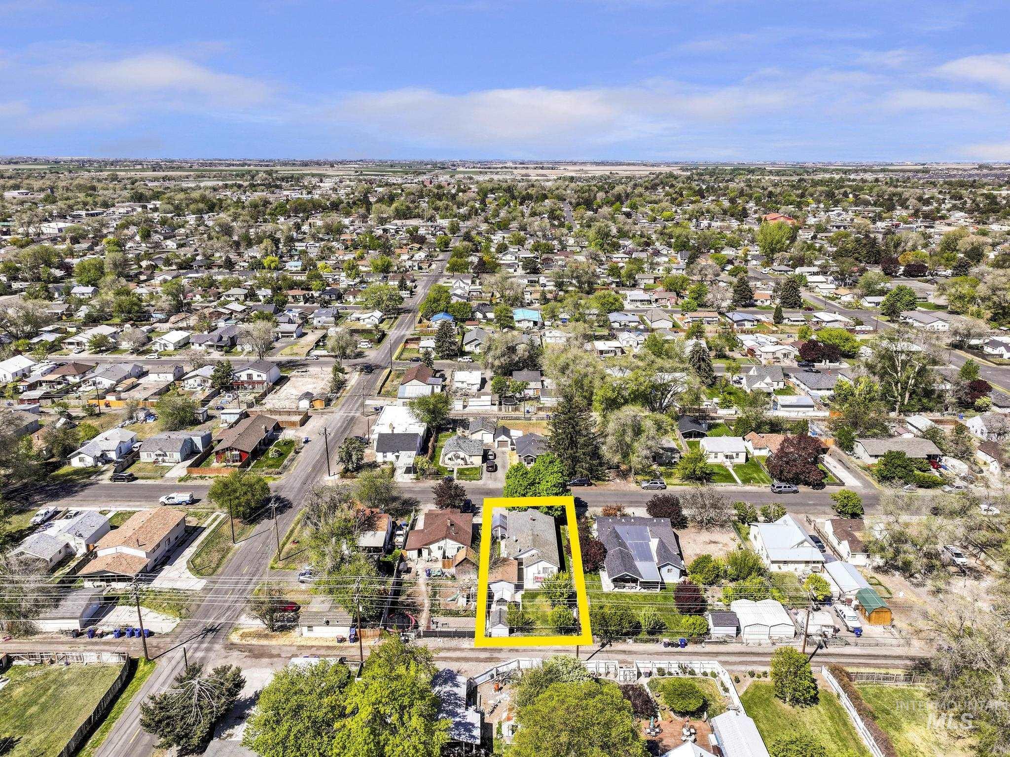 322 Jackson, Twin Falls, Idaho 83301, 3 Bedrooms, 2 Bathrooms, Residential For Sale, Price $280,000, 98983996