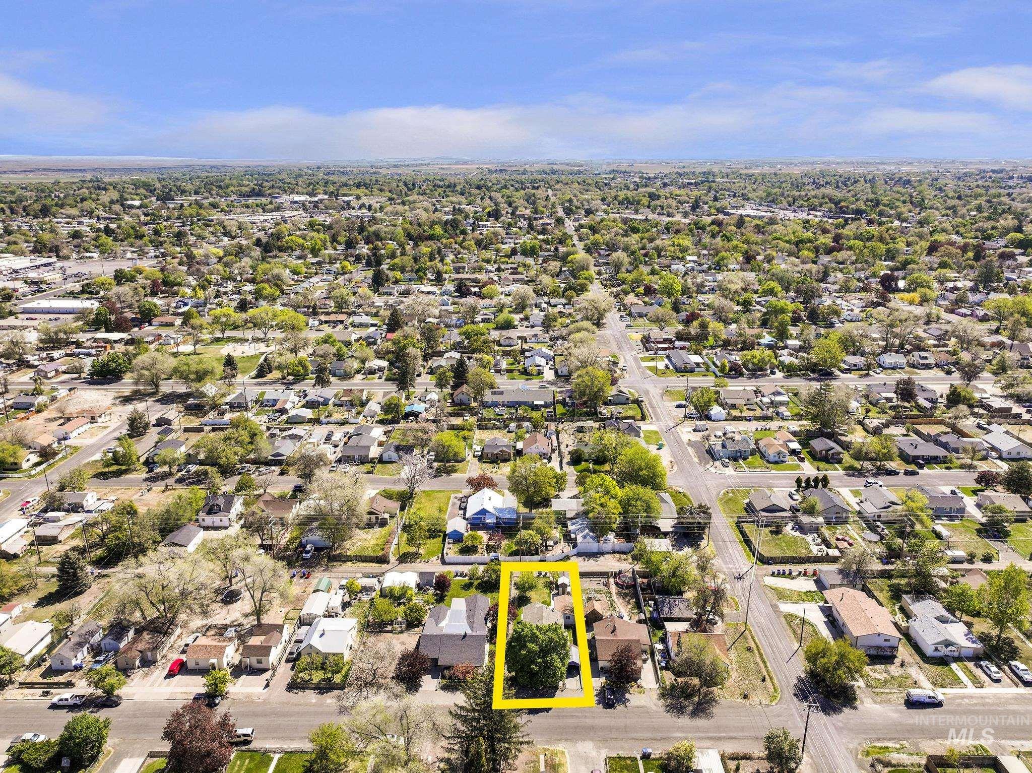 322 Jackson, Twin Falls, Idaho 83301, 3 Bedrooms, 2 Bathrooms, Residential For Sale, Price $280,000, 98983996