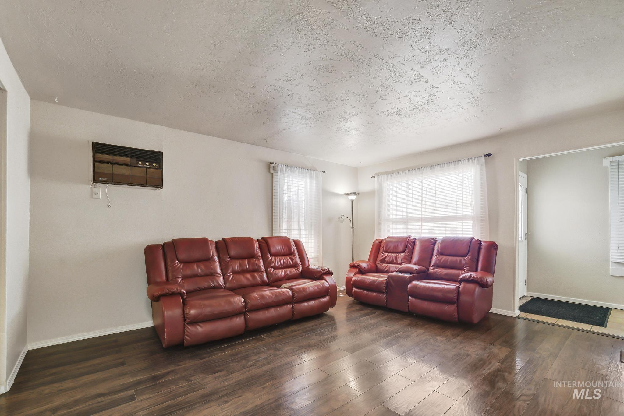 322 Jackson, Twin Falls, Idaho 83301, 3 Bedrooms, 2 Bathrooms, Residential For Sale, Price $280,000, 98983996