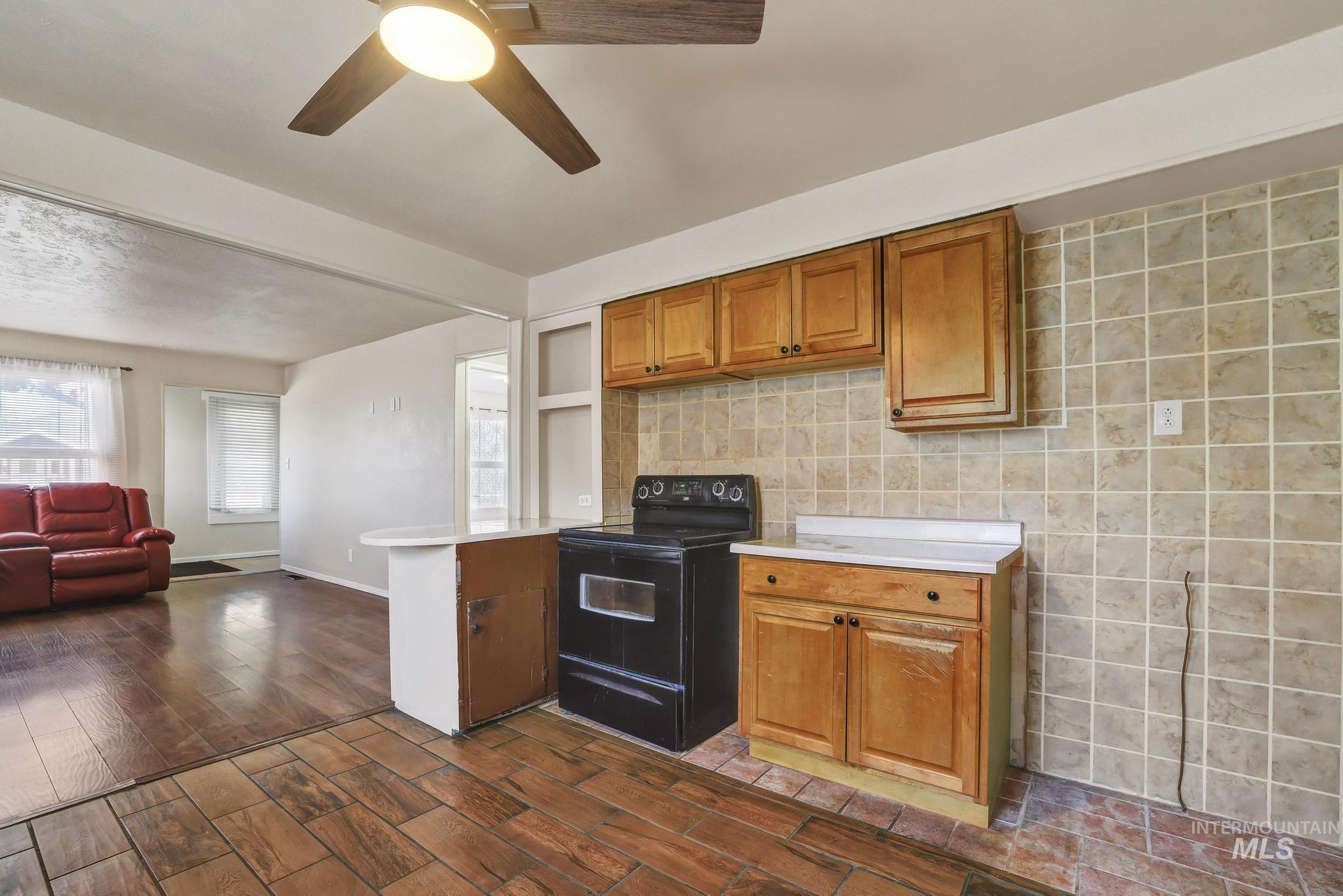 322 Jackson, Twin Falls, Idaho 83301, 3 Bedrooms, 2 Bathrooms, Residential For Sale, Price $280,000, 98983996