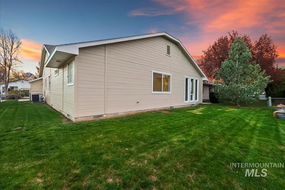 8359 W Willowdale Dr, Garden City, Idaho 83714, 2 Bedrooms, 2 Bathrooms, Residential For Sale, Price $479,900,MLS 98983997