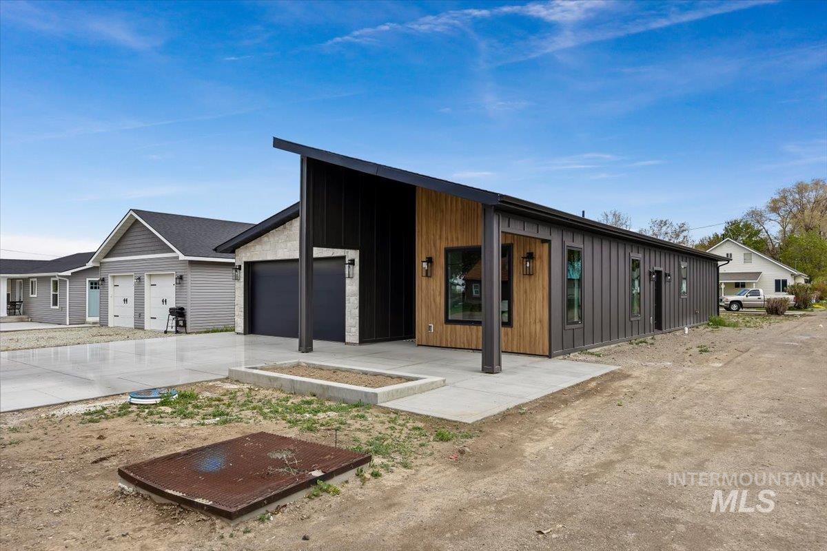 107 3rd St, Declo, Idaho 83323, 4 Bedrooms, 2 Bathrooms, Residential For Sale, Price $429,000,MLS 98983998