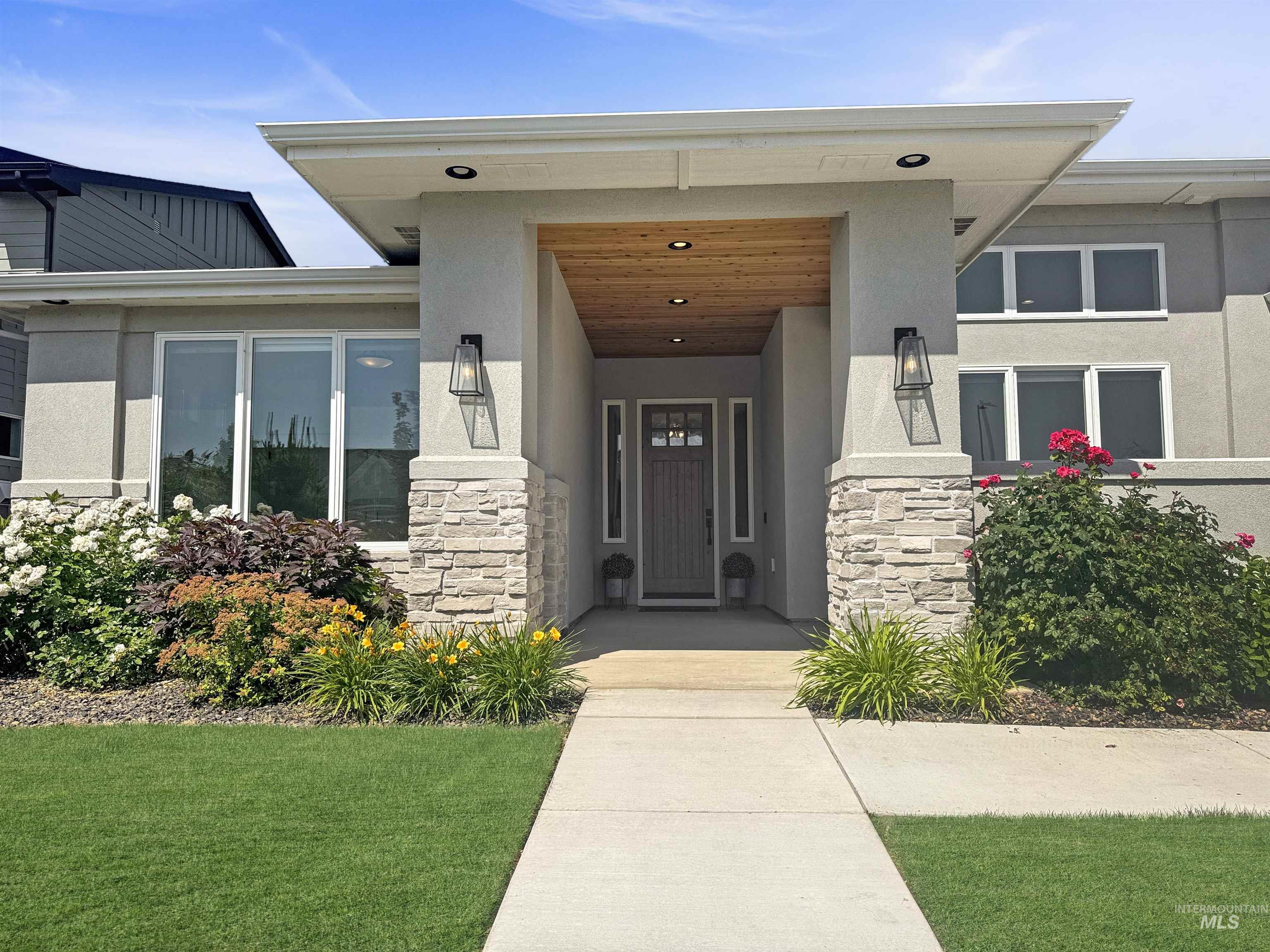 501 S Prospector Ln, Eagle, Idaho 83616, 3 Bedrooms, 2.5 Bathrooms, Residential For Sale, Price $1,099,000,MLS 98984000