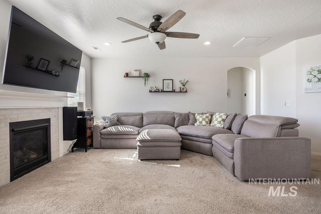 4601 Great Falls Ave, Caldwell, Idaho 83607, 3 Bedrooms, 2 Bathrooms, Residential For Sale, Price $409,990,MLS 98984003