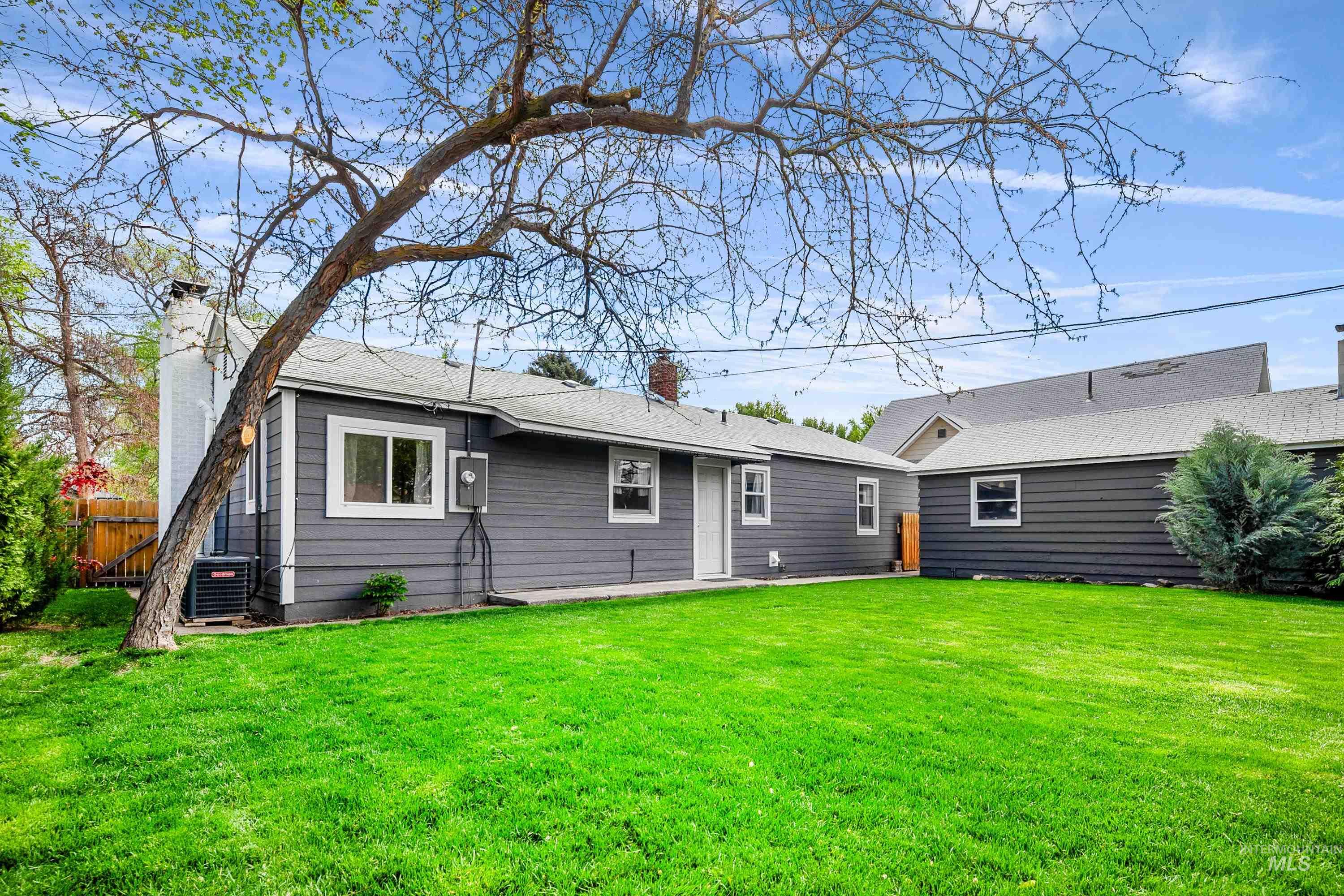 435 N 9th East, Mountain Home, Idaho 83647, 3 Bedrooms, 1 Bathroom, Residential For Sale, Price $319,000,MLS 98984004