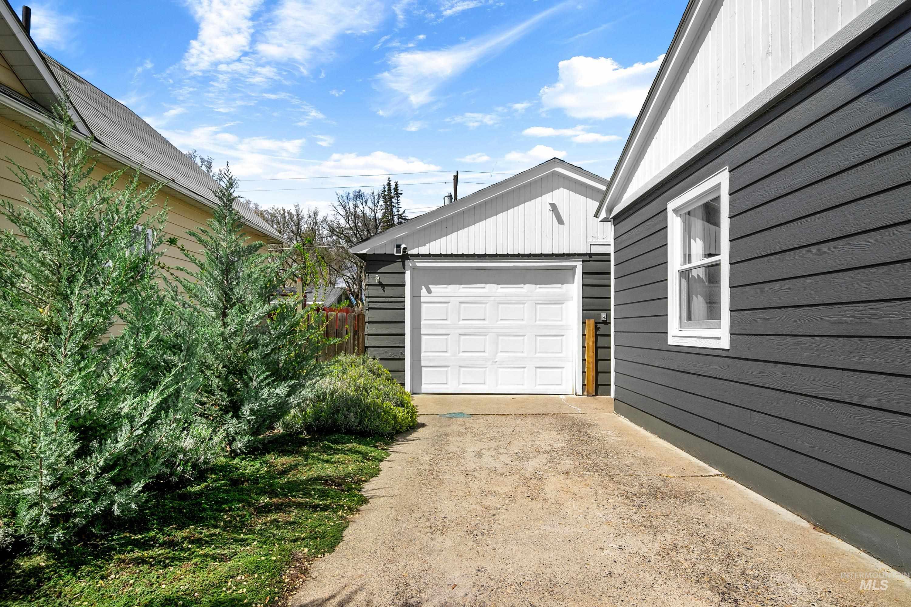 435 N 9th East, Mountain Home, Idaho 83647, 3 Bedrooms, 1 Bathroom, Residential For Sale, Price $319,000,MLS 98984004