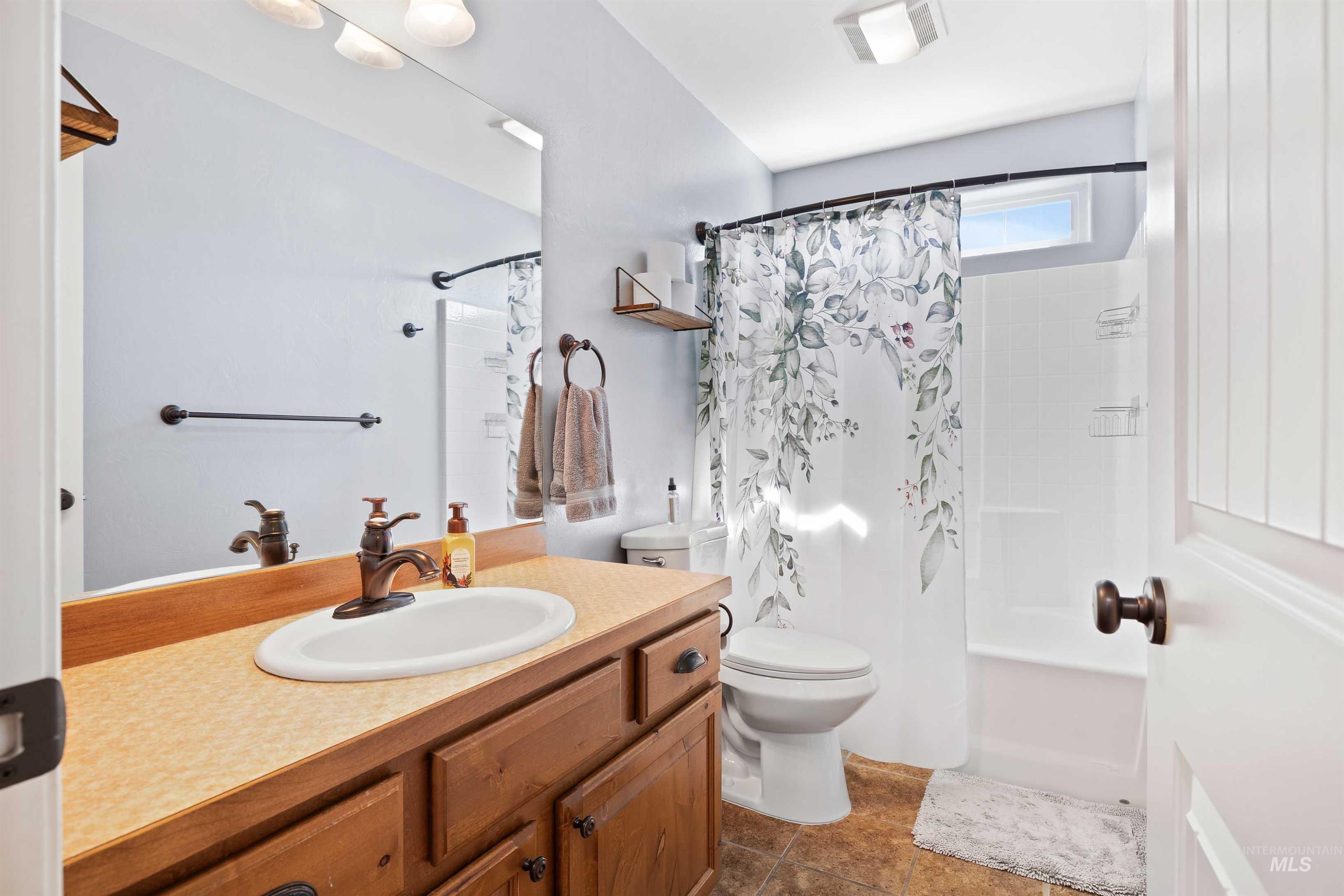 2595 Longbow Dr, Twin Falls, Idaho 83301, 4 Bedrooms, 3 Bathrooms, Residential For Sale, Price $540,000,MLS 98984005