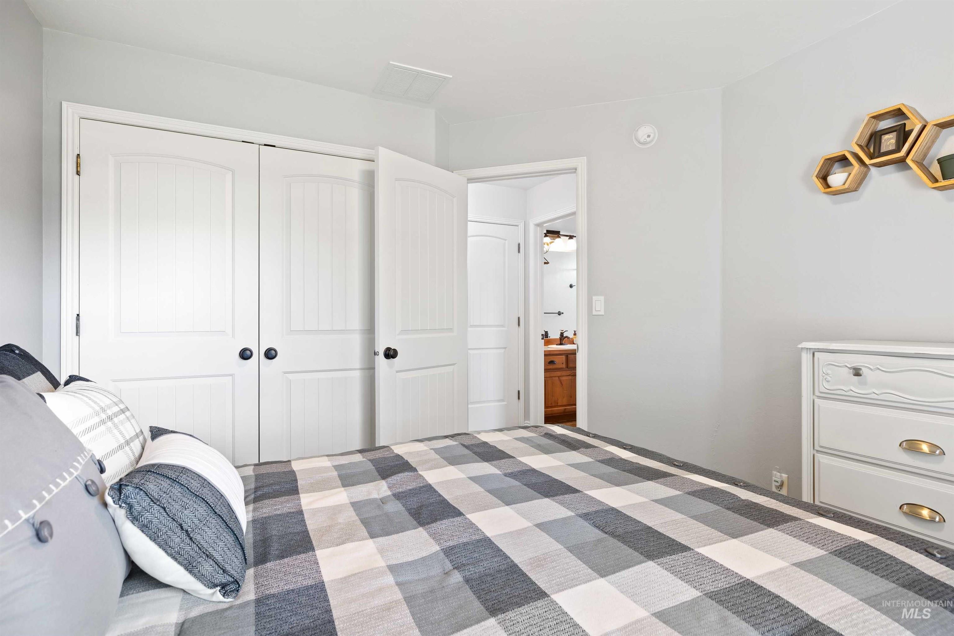 2595 Longbow Dr, Twin Falls, Idaho 83301, 4 Bedrooms, 3 Bathrooms, Residential For Sale, Price $540,000,MLS 98984005