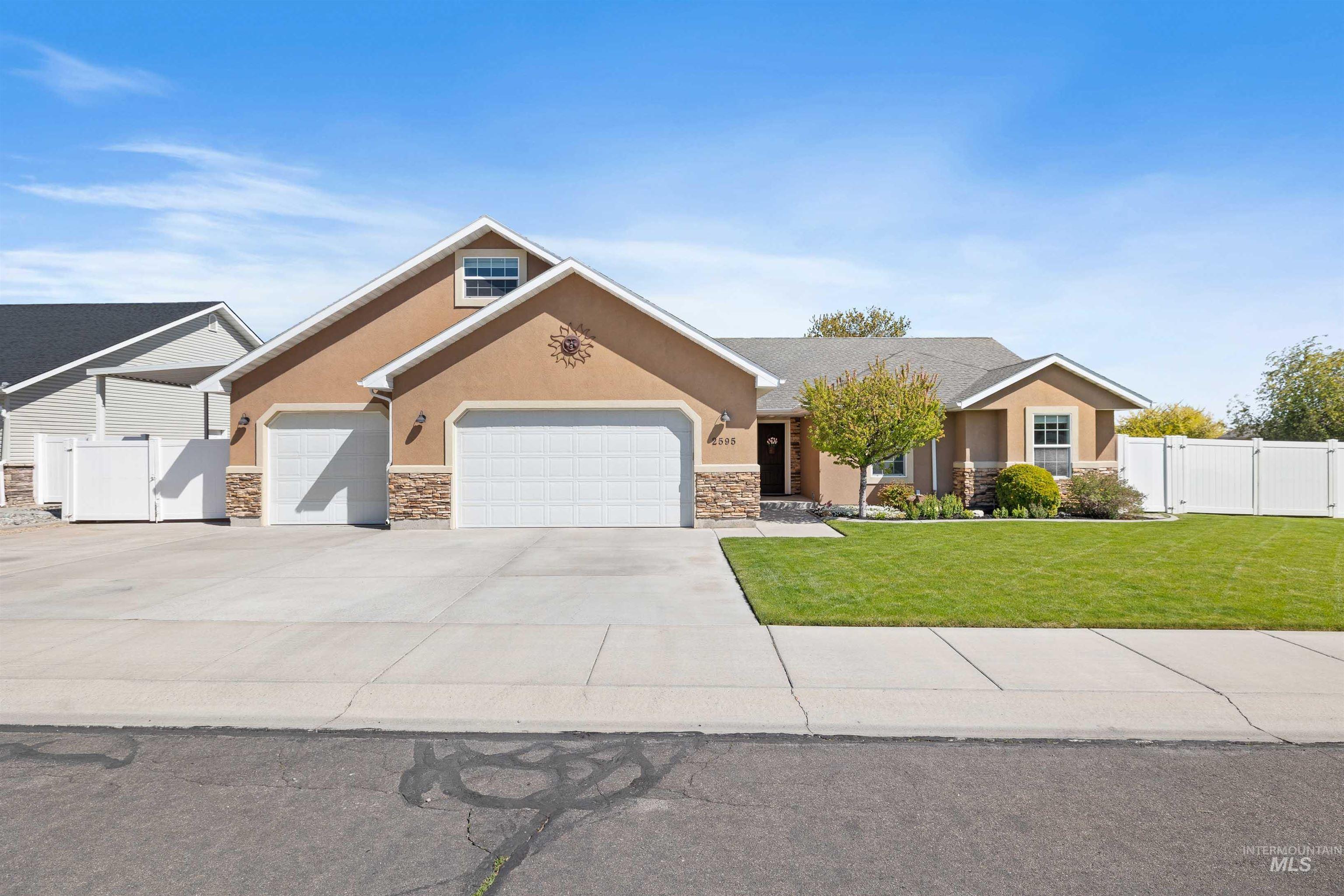 2595 Longbow Dr, Twin Falls, Idaho 83301, 4 Bedrooms, 3 Bathrooms, Residential For Sale, Price $535,000,MLS 98984005