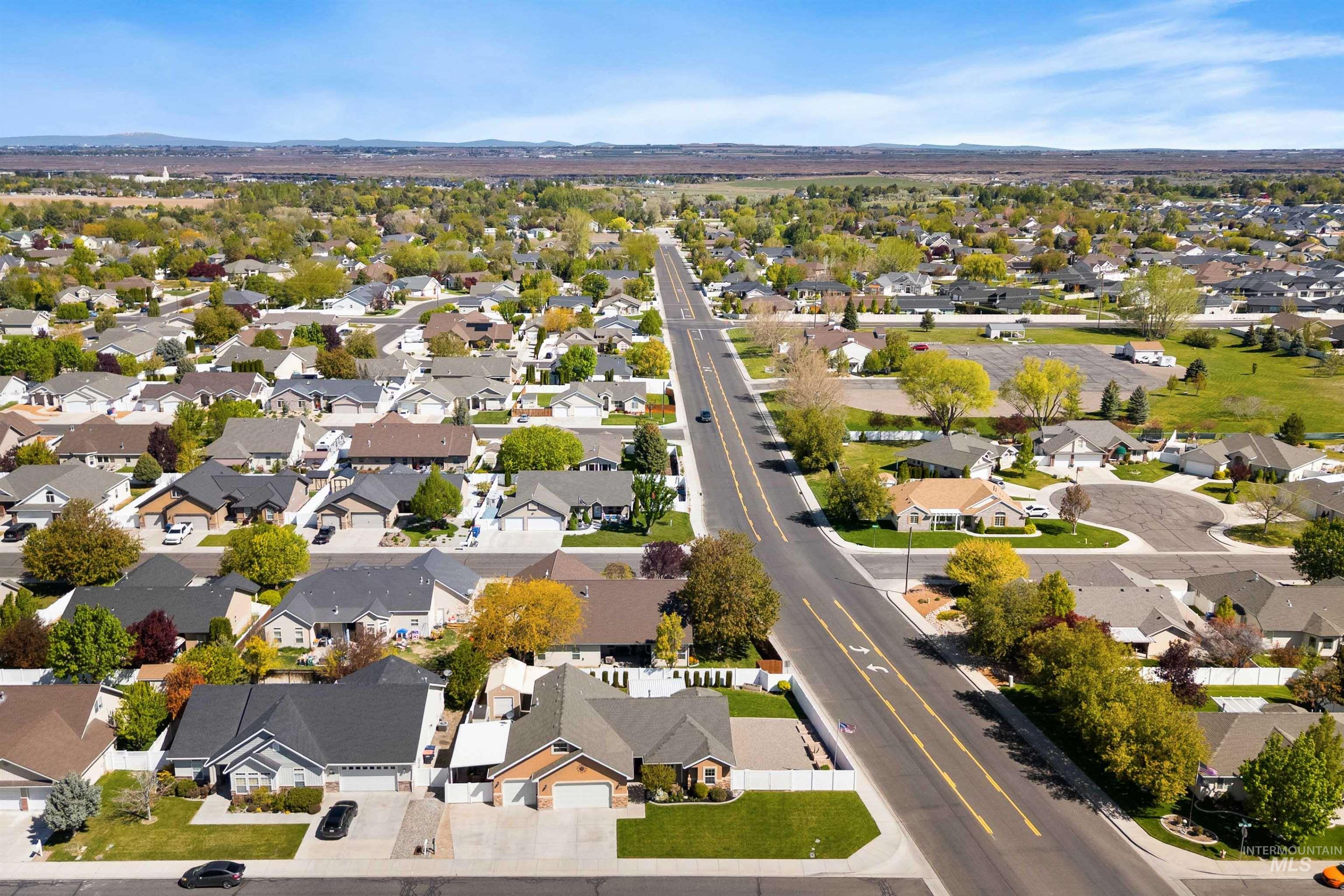2595 Longbow Dr, Twin Falls, Idaho 83301, 4 Bedrooms, 3 Bathrooms, Residential For Sale, Price $535,000,MLS 98984005