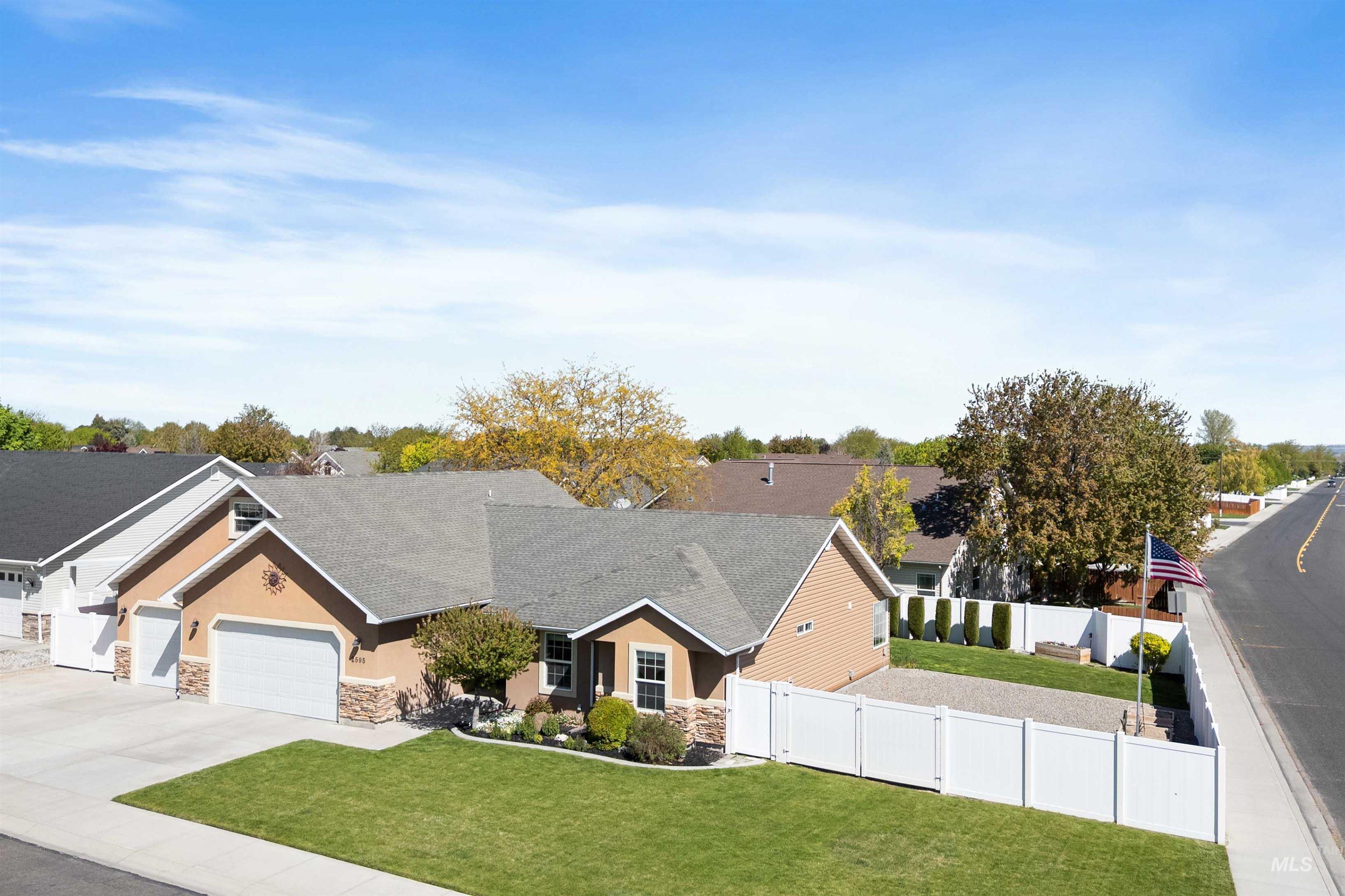 2595 Longbow Dr, Twin Falls, Idaho 83301, 4 Bedrooms, 3 Bathrooms, Residential For Sale, Price $540,000,MLS 98984005