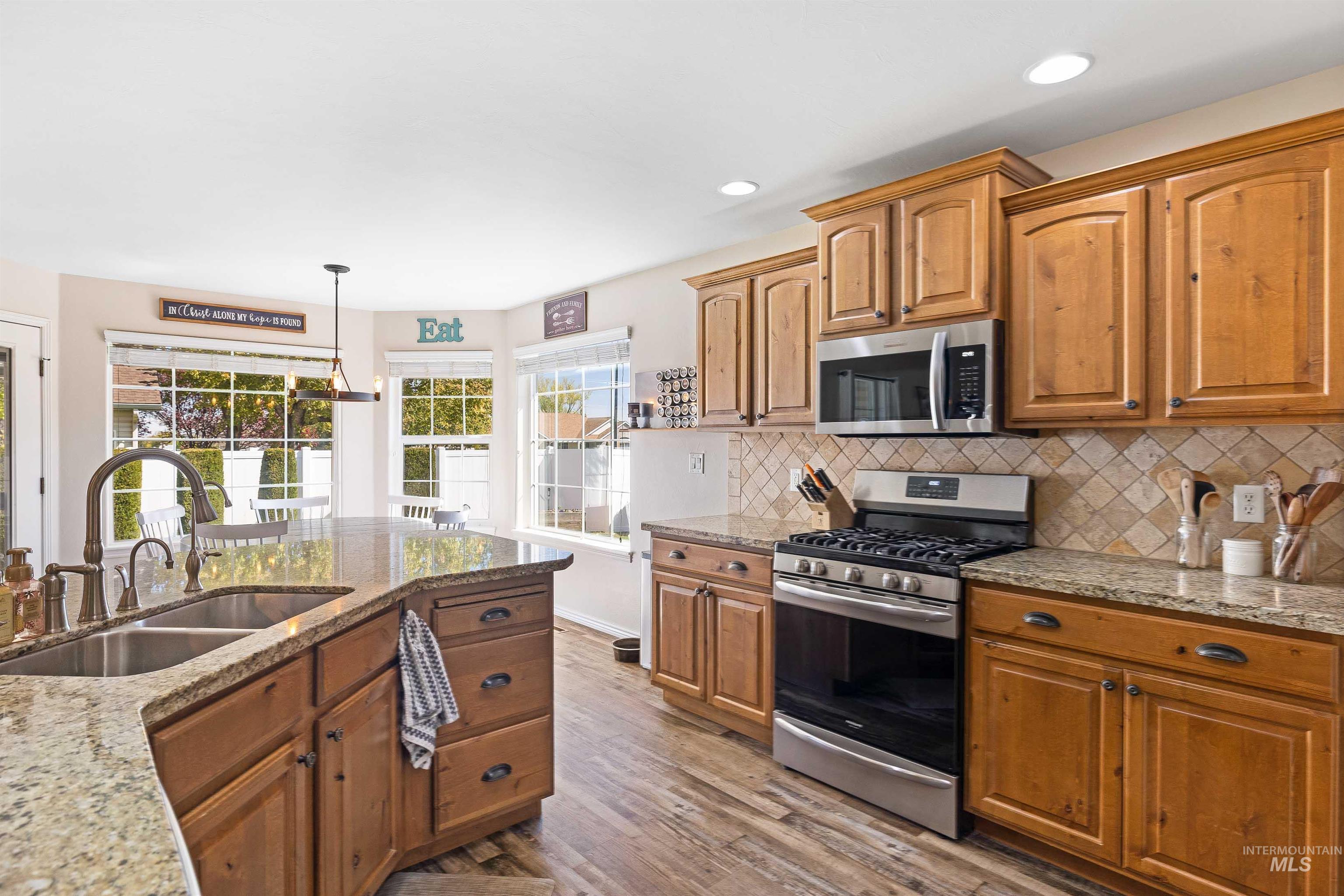 2595 Longbow Dr, Twin Falls, Idaho 83301, 4 Bedrooms, 3 Bathrooms, Residential For Sale, Price $535,000,MLS 98984005
