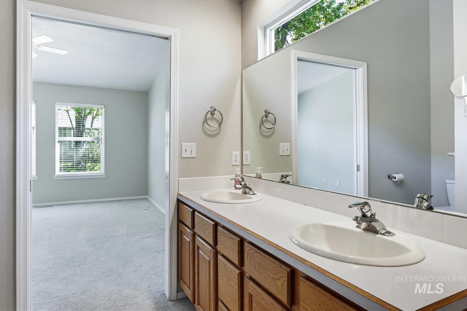 1900 N Iberis Ave, Meridian, Idaho 83646, 2 Bedrooms, 2 Bathrooms, Residential For Sale, Price $375,000,MLS 98984018