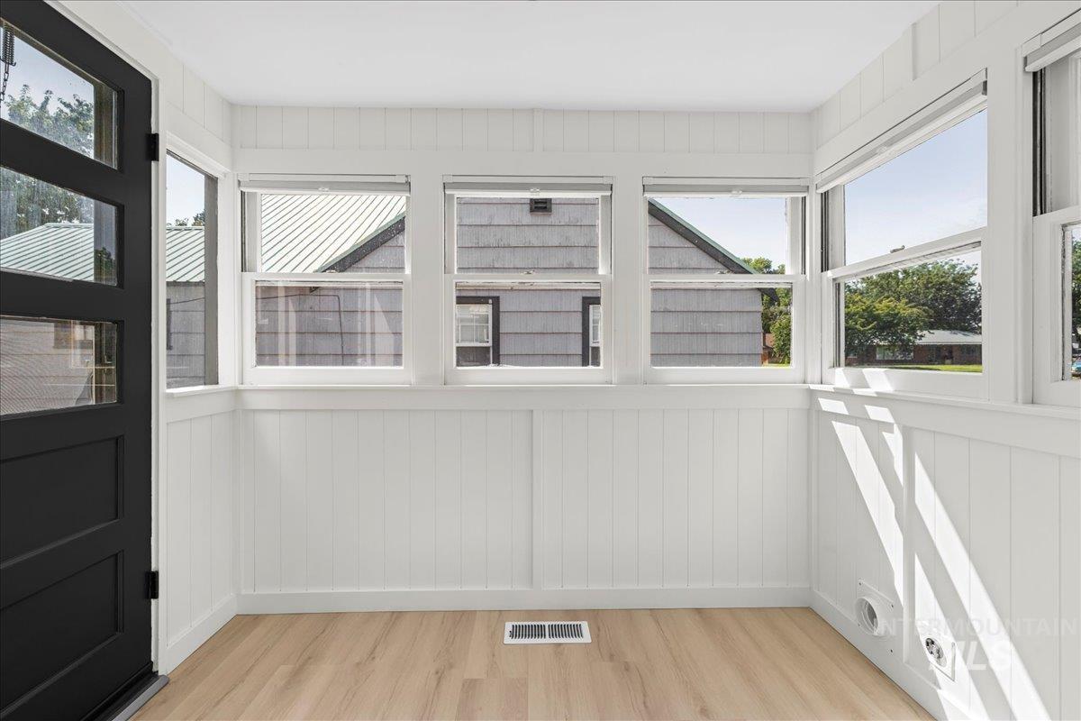 914 W 3rd, Weiser, Idaho 83672, 4 Bedrooms, 2.5 Bathrooms, Residential For Sale, Price $405,000,MLS 98984019