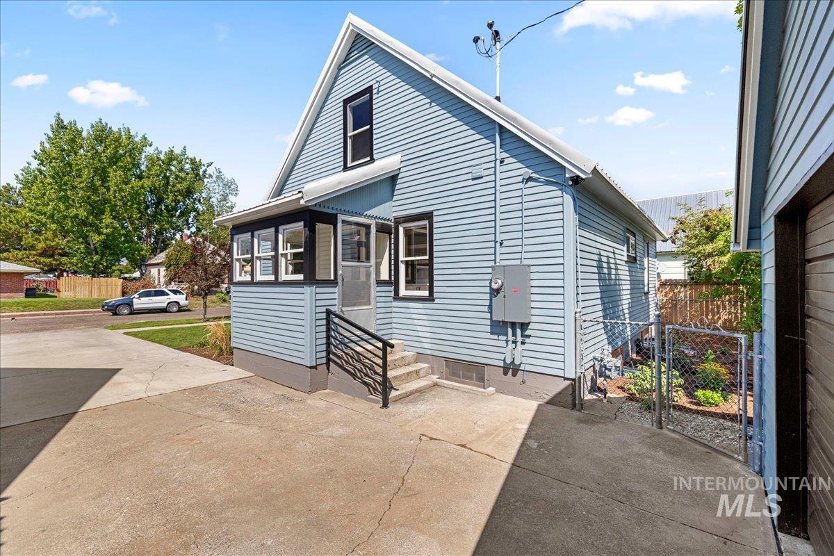 914 W 3rd, Weiser, Idaho 83672, 4 Bedrooms, 2.5 Bathrooms, Residential For Sale, Price $405,000,MLS 98984019