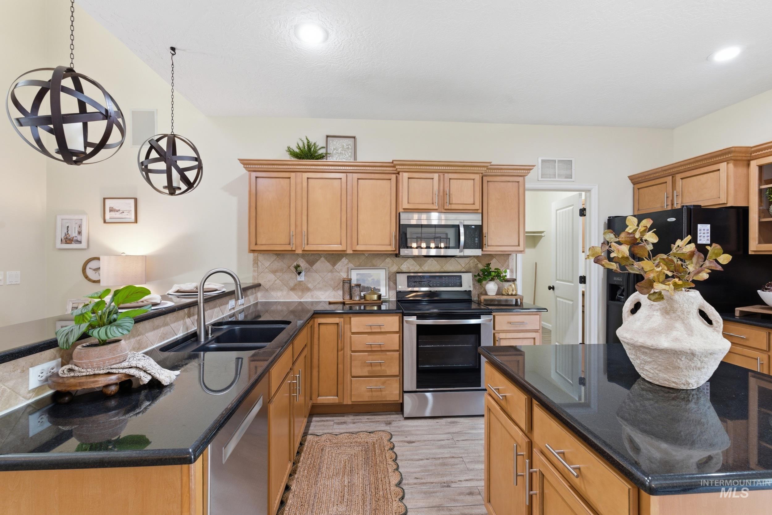 887 N Seneca Springs Way, Star, Idaho 83669, 3 Bedrooms, 2 Bathrooms, Residential For Sale, Price $549,000, 98984021