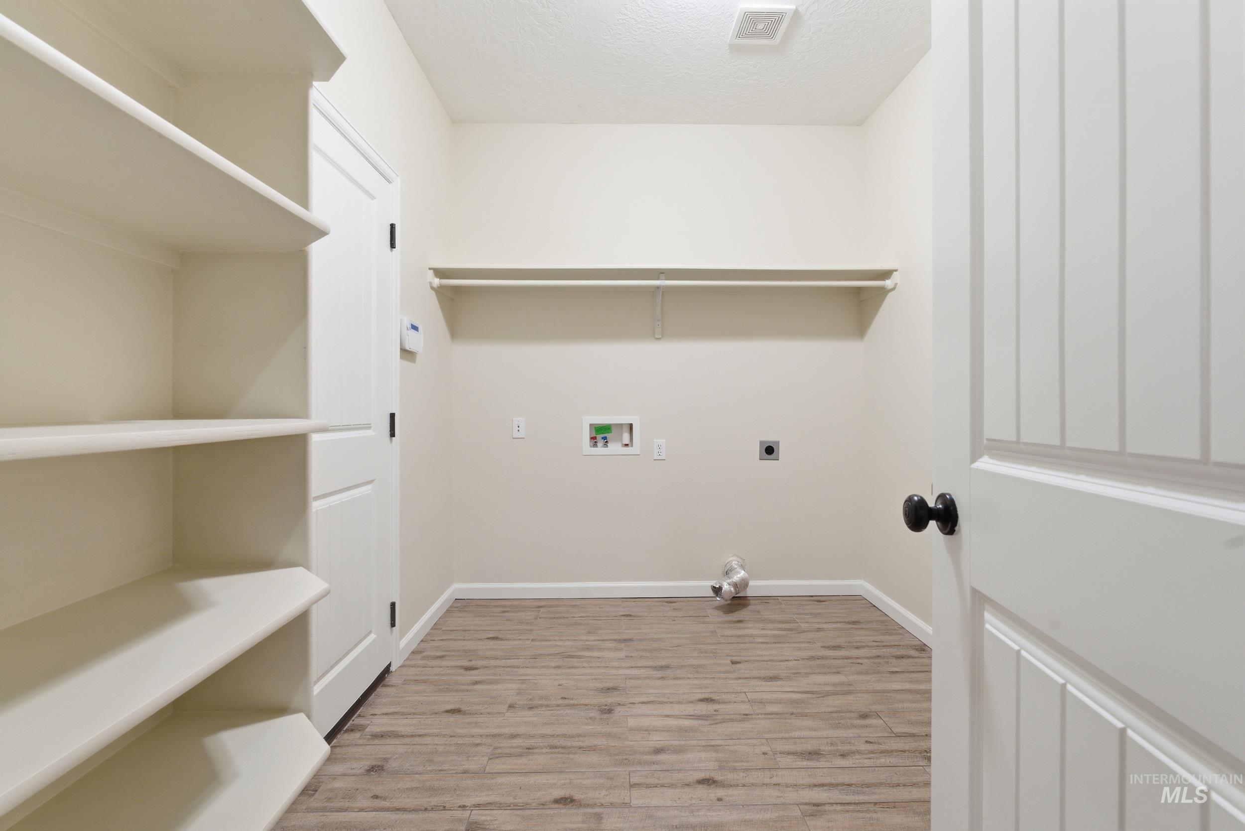 887 N Seneca Springs Way, Star, Idaho 83669, 3 Bedrooms, 2 Bathrooms, Residential For Sale, Price $549,000, 98984021