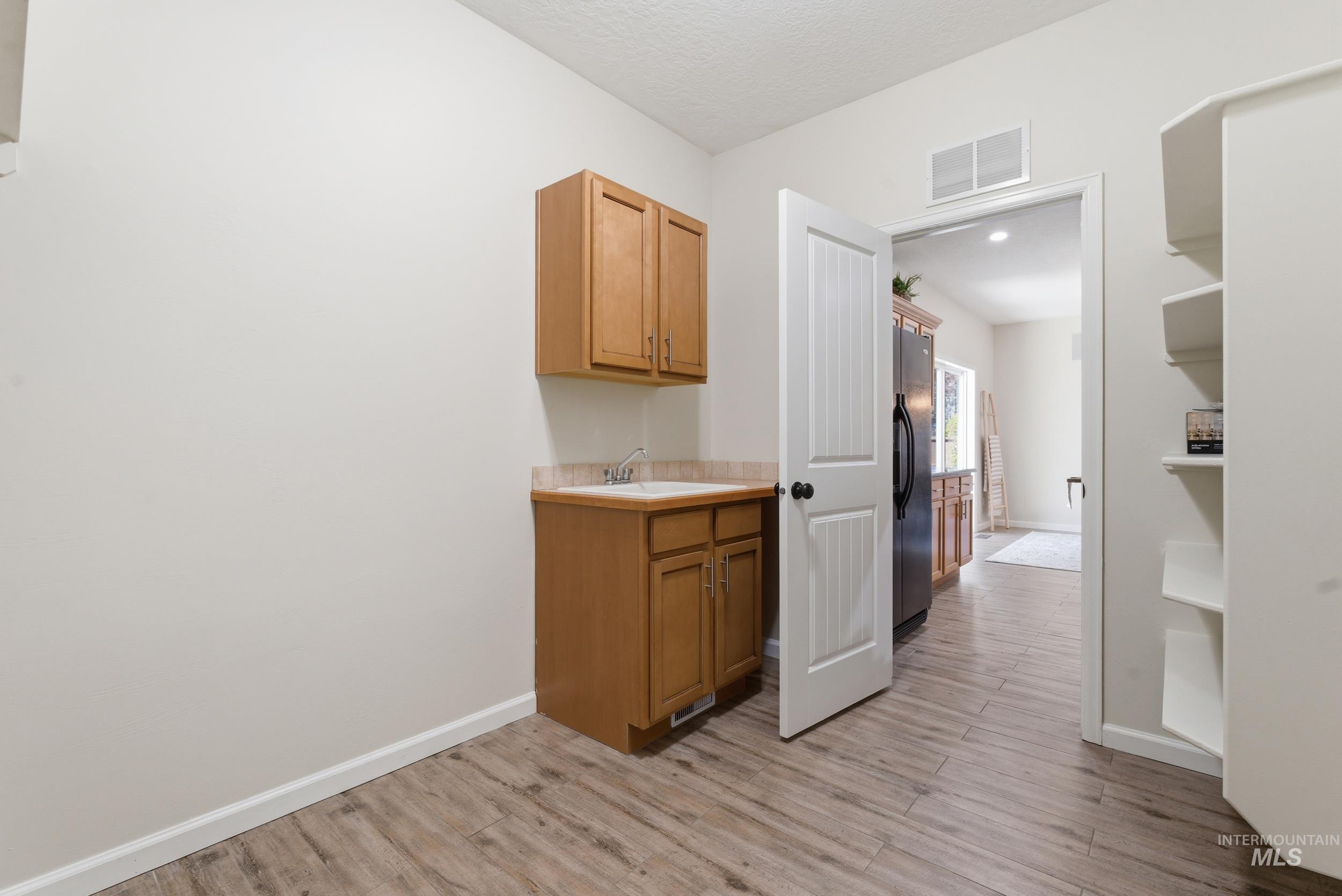 887 N Seneca Springs Way, Star, Idaho 83669, 3 Bedrooms, 2 Bathrooms, Residential For Sale, Price $549,000, 98984021