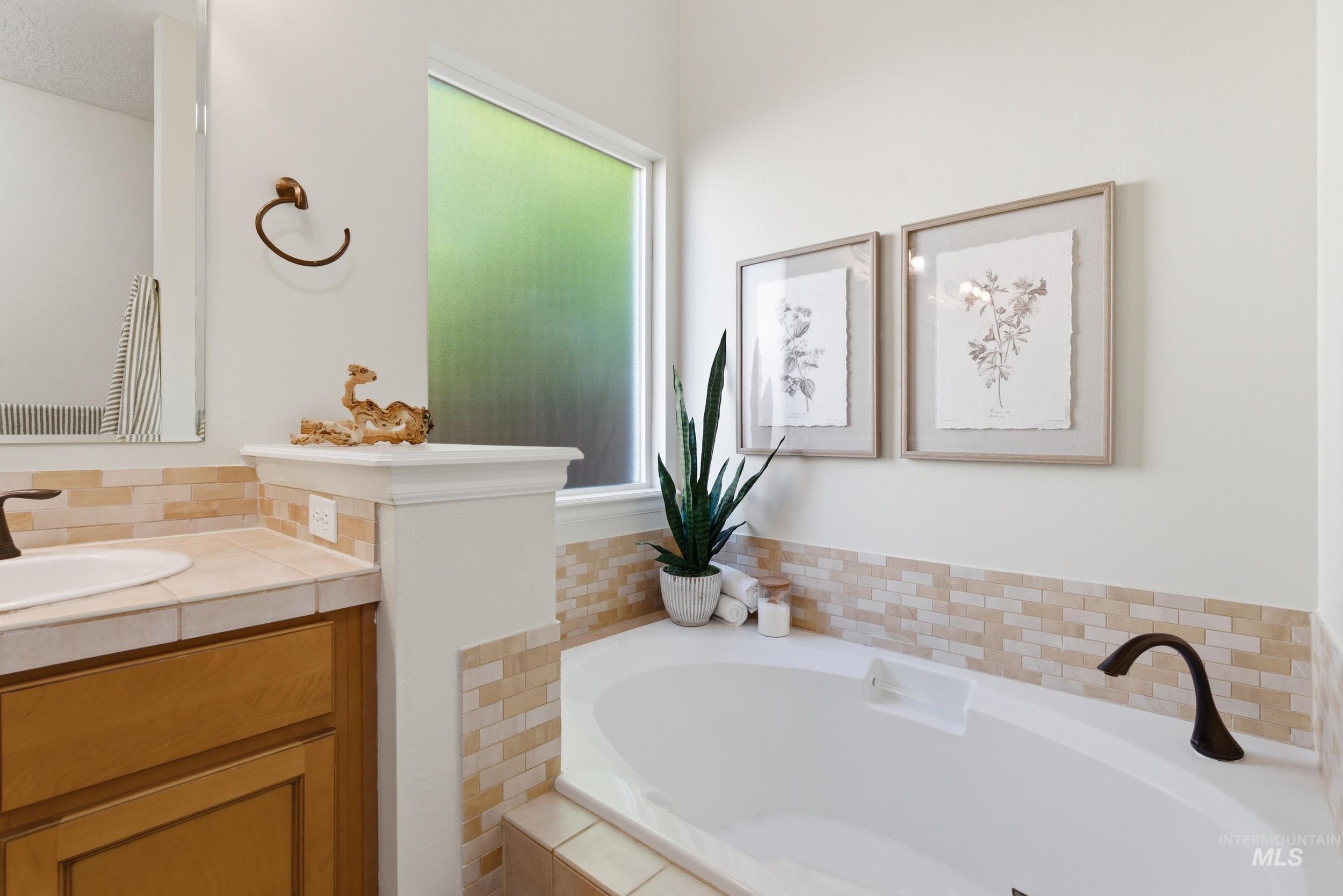 887 N Seneca Springs Way, Star, Idaho 83669, 3 Bedrooms, 2 Bathrooms, Residential For Sale, Price $549,000, 98984021