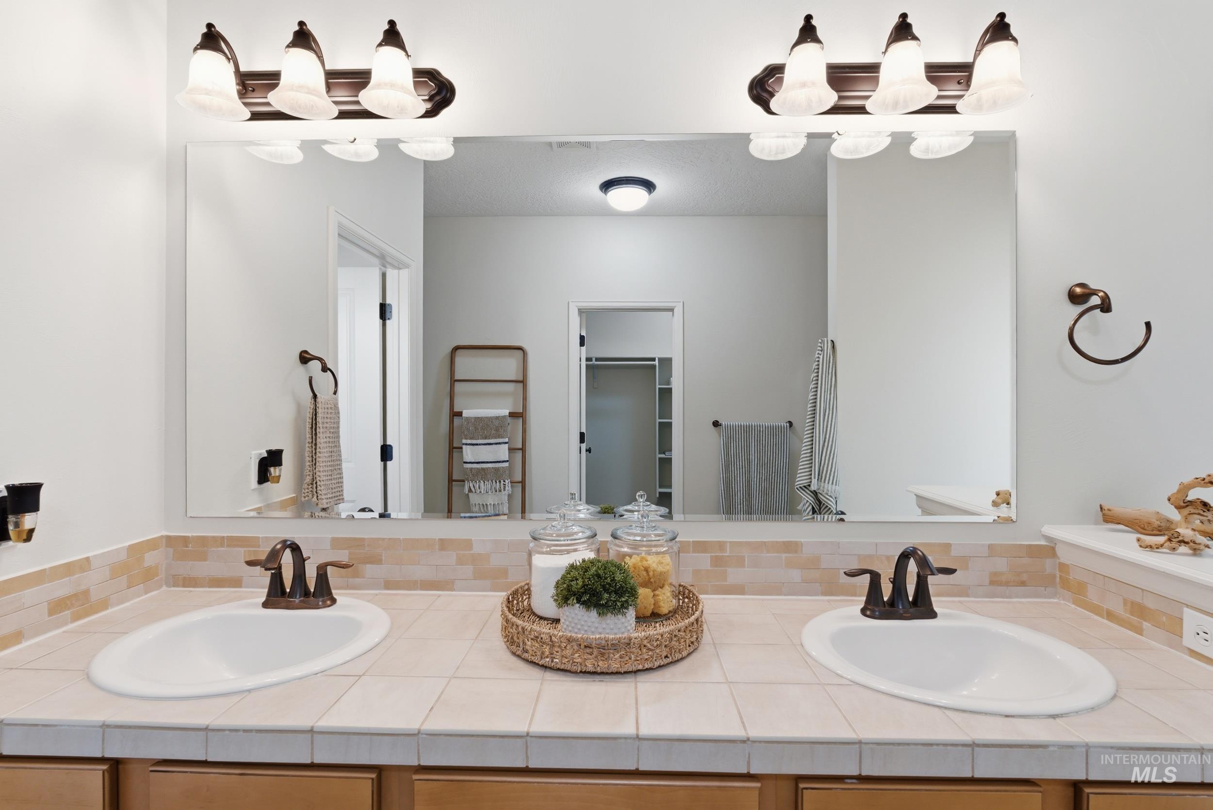 887 N Seneca Springs Way, Star, Idaho 83669, 3 Bedrooms, 2 Bathrooms, Residential For Sale, Price $549,000, 98984021