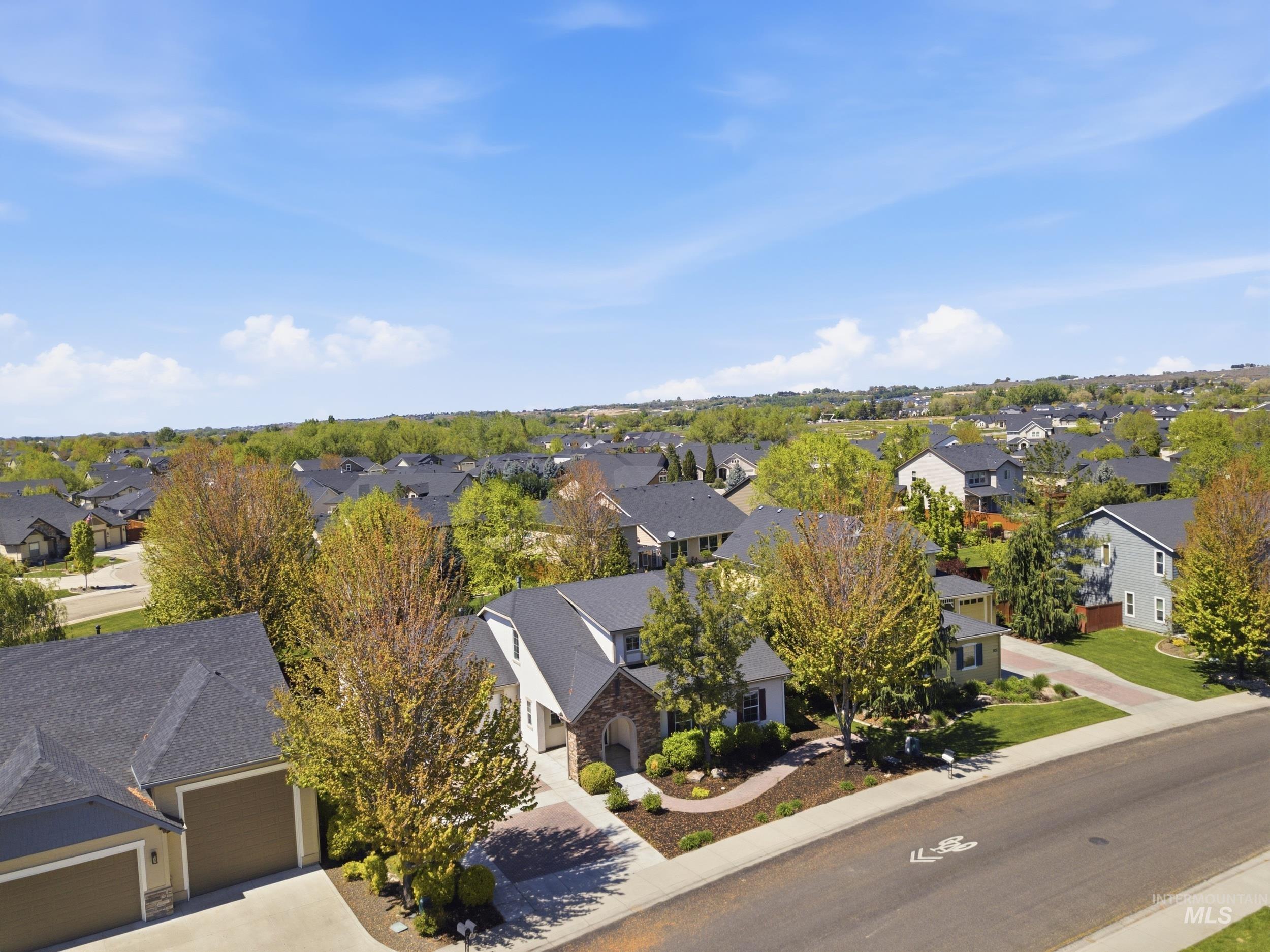 887 N Seneca Springs Way, Star, Idaho 83669, 3 Bedrooms, 2 Bathrooms, Residential For Sale, Price $549,000, 98984021