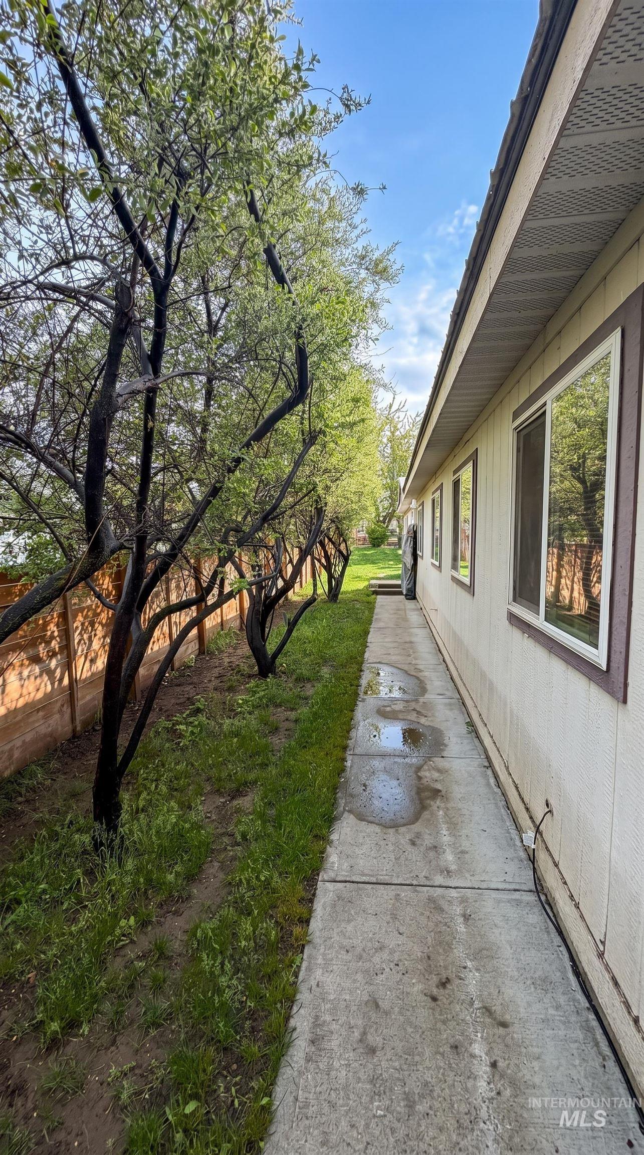 1800 Heitz Ave, Fruitland, Idaho 83619, 4 Bedrooms, 2 Bathrooms, Residential For Sale, Price $290,000,MLS 98984024