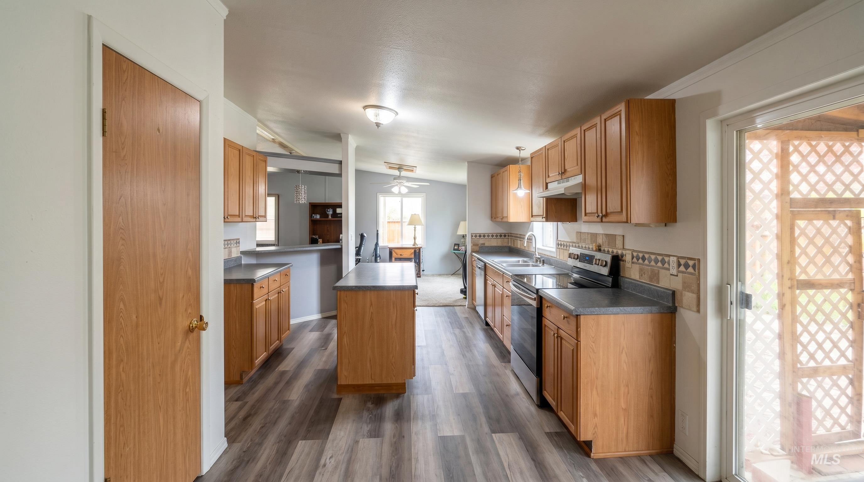 1800 Heitz Ave, Fruitland, Idaho 83619, 4 Bedrooms, 2 Bathrooms, Residential For Sale, Price $290,000,MLS 98984024