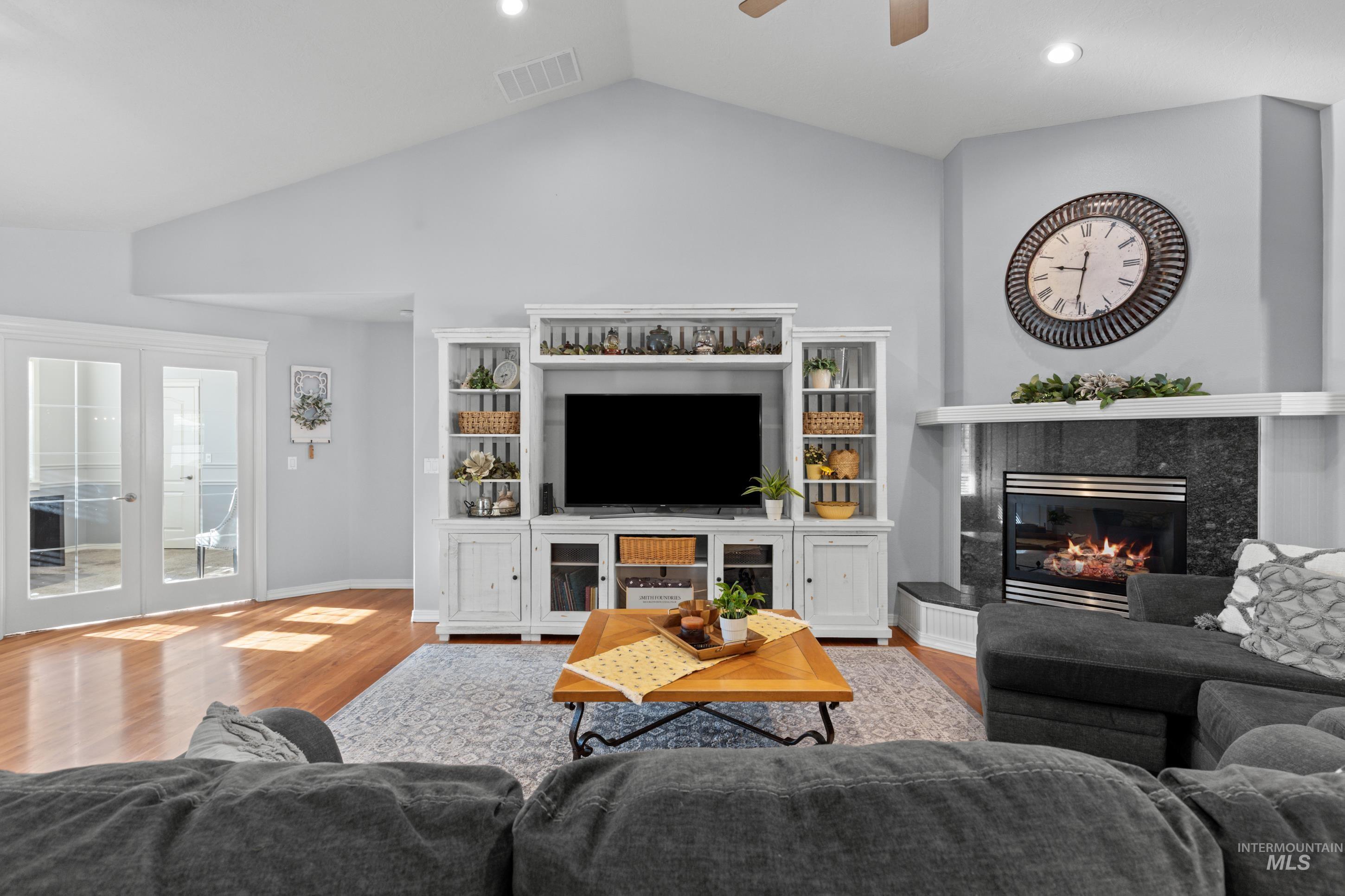 5521 N Mendelson Ave., Meridian, Idaho 83646, 4 Bedrooms, 2.5 Bathrooms, Residential For Sale, Price $579,000,MLS 98984026