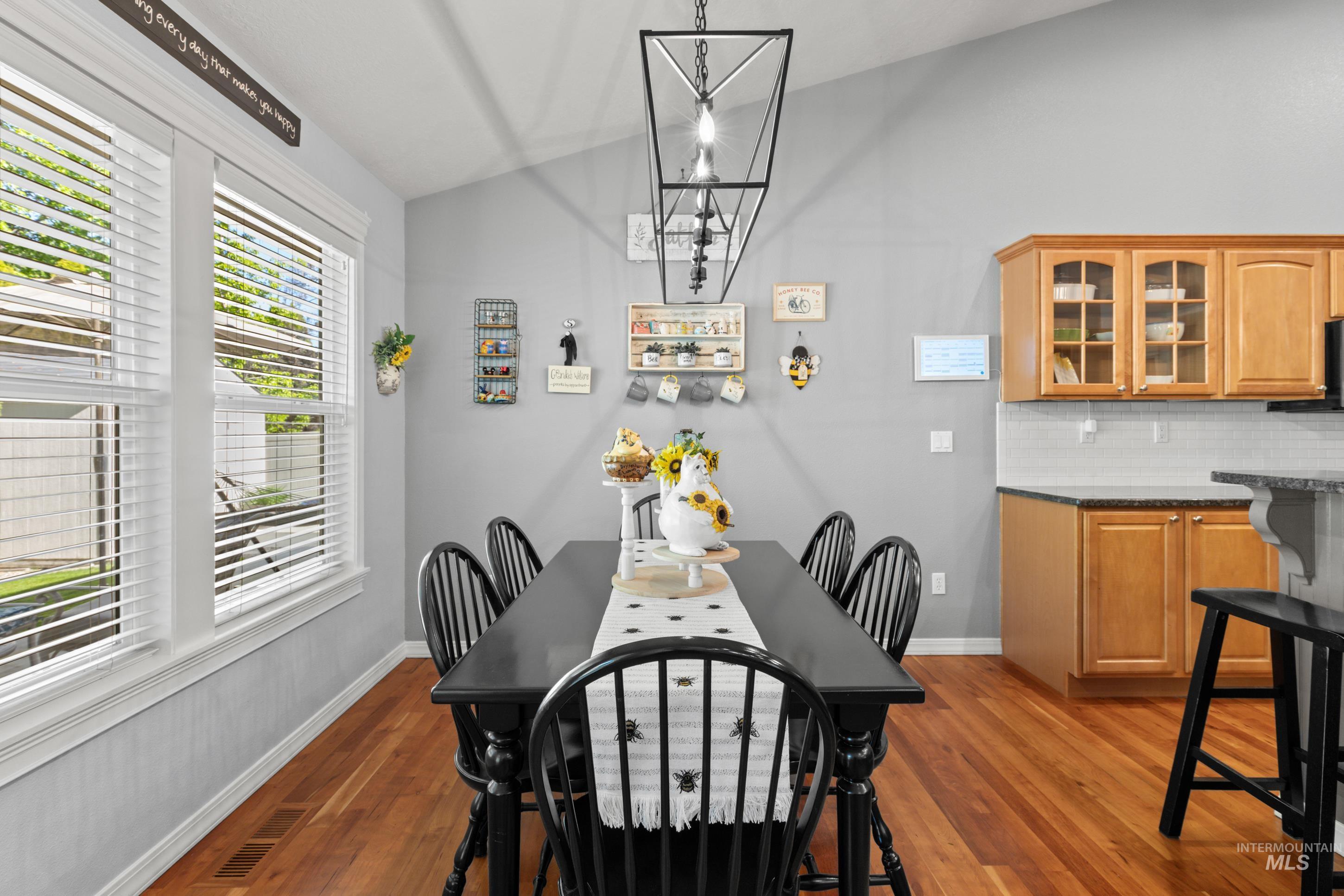 5521 N Mendelson Ave., Meridian, Idaho 83646, 4 Bedrooms, 2.5 Bathrooms, Residential For Sale, Price $579,000,MLS 98984026