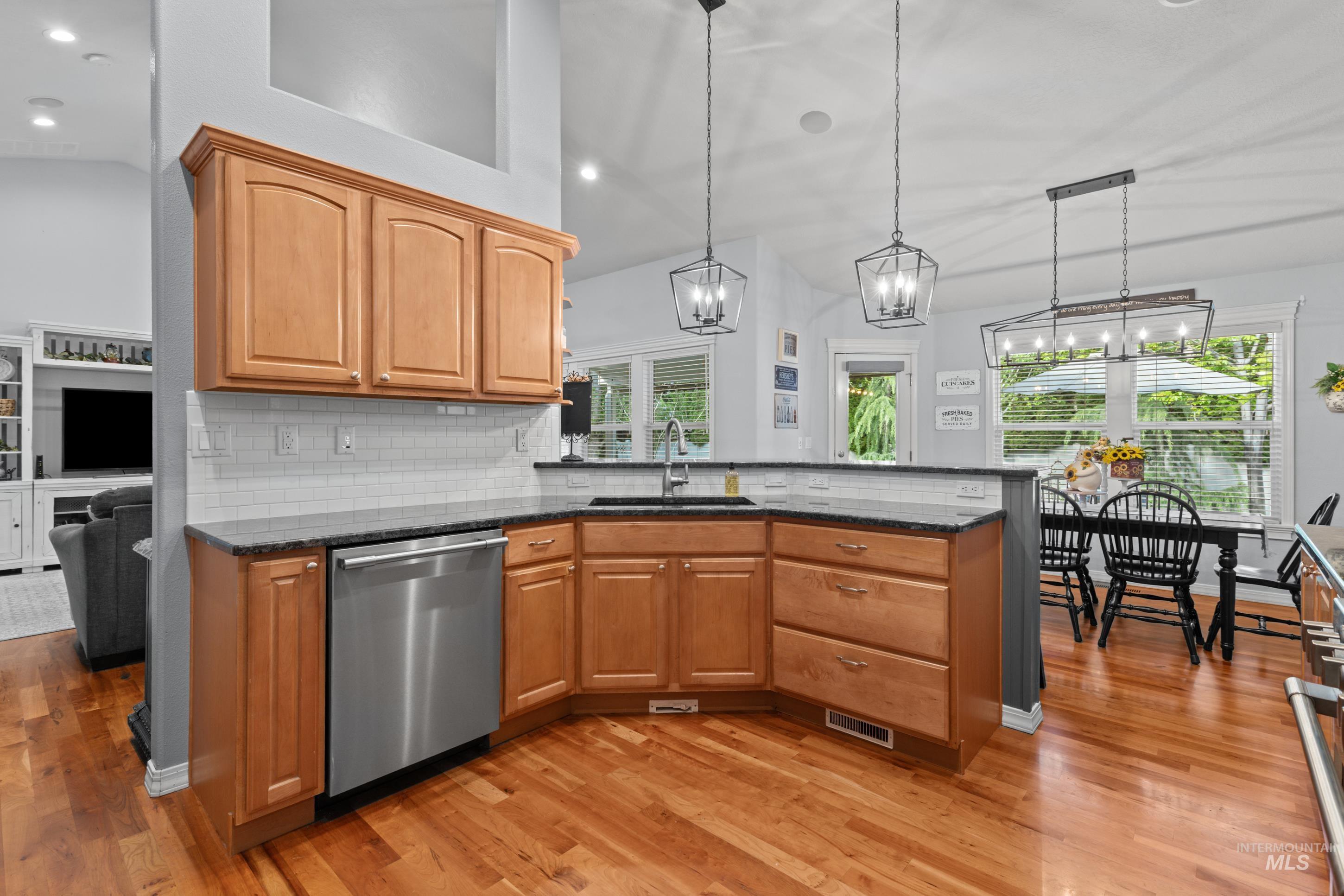 5521 N Mendelson Ave., Meridian, Idaho 83646, 4 Bedrooms, 2.5 Bathrooms, Residential For Sale, Price $579,000,MLS 98984026