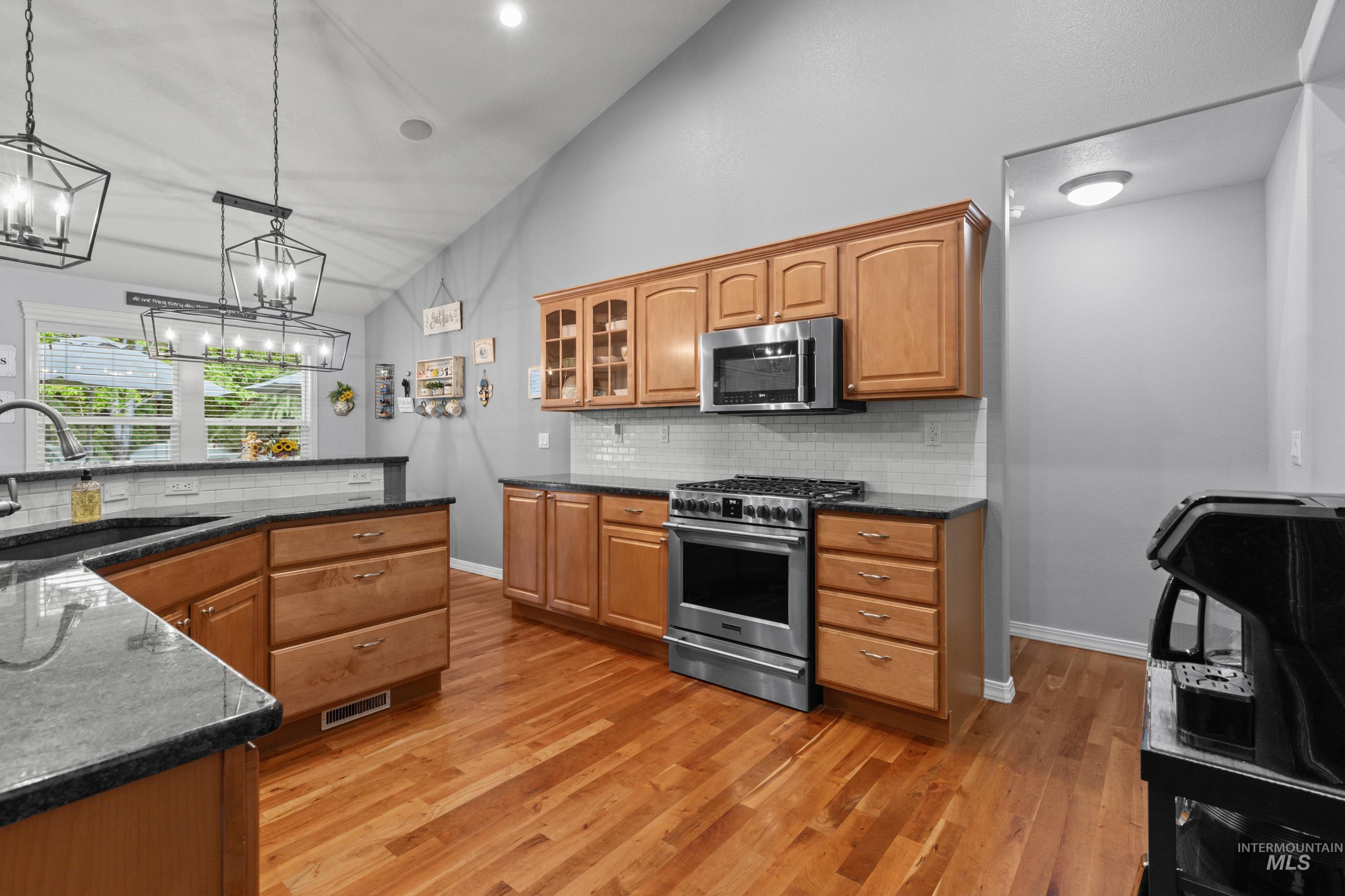 5521 N Mendelson Ave., Meridian, Idaho 83646, 4 Bedrooms, 2.5 Bathrooms, Residential For Sale, Price $579,000,MLS 98984026