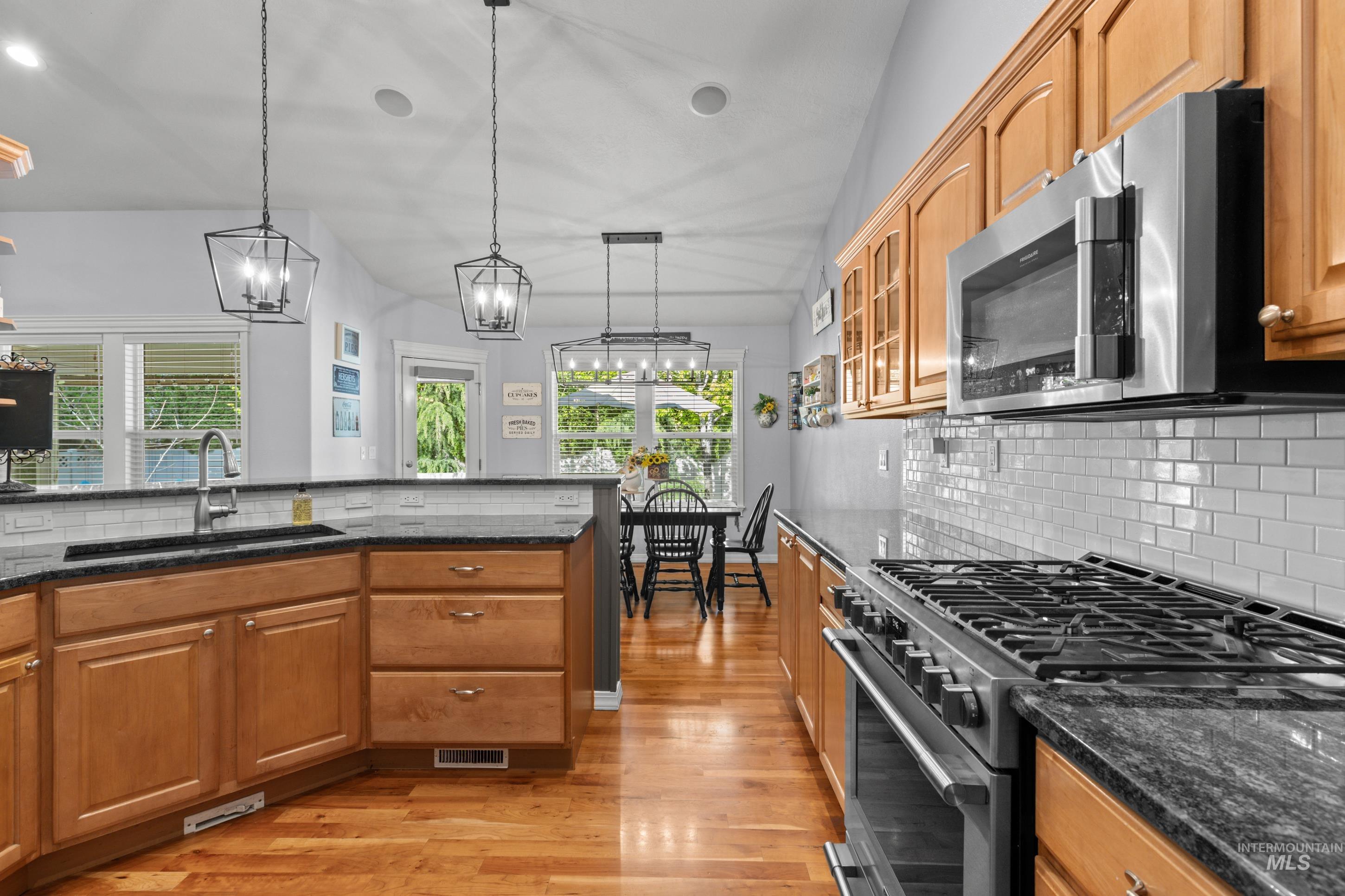 5521 N Mendelson Ave., Meridian, Idaho 83646, 4 Bedrooms, 2.5 Bathrooms, Residential For Sale, Price $579,000,MLS 98984026