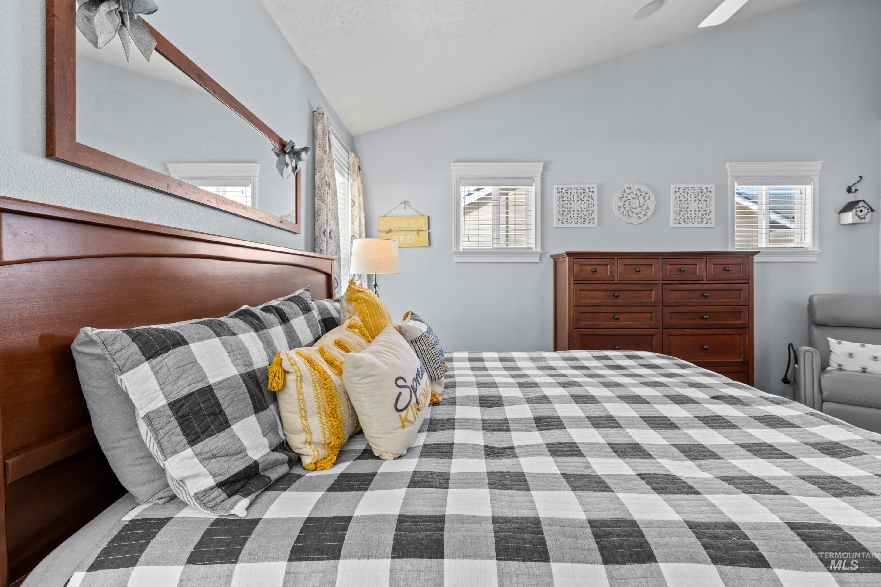 5521 N Mendelson Ave., Meridian, Idaho 83646, 4 Bedrooms, 2.5 Bathrooms, Residential For Sale, Price $579,000,MLS 98984026