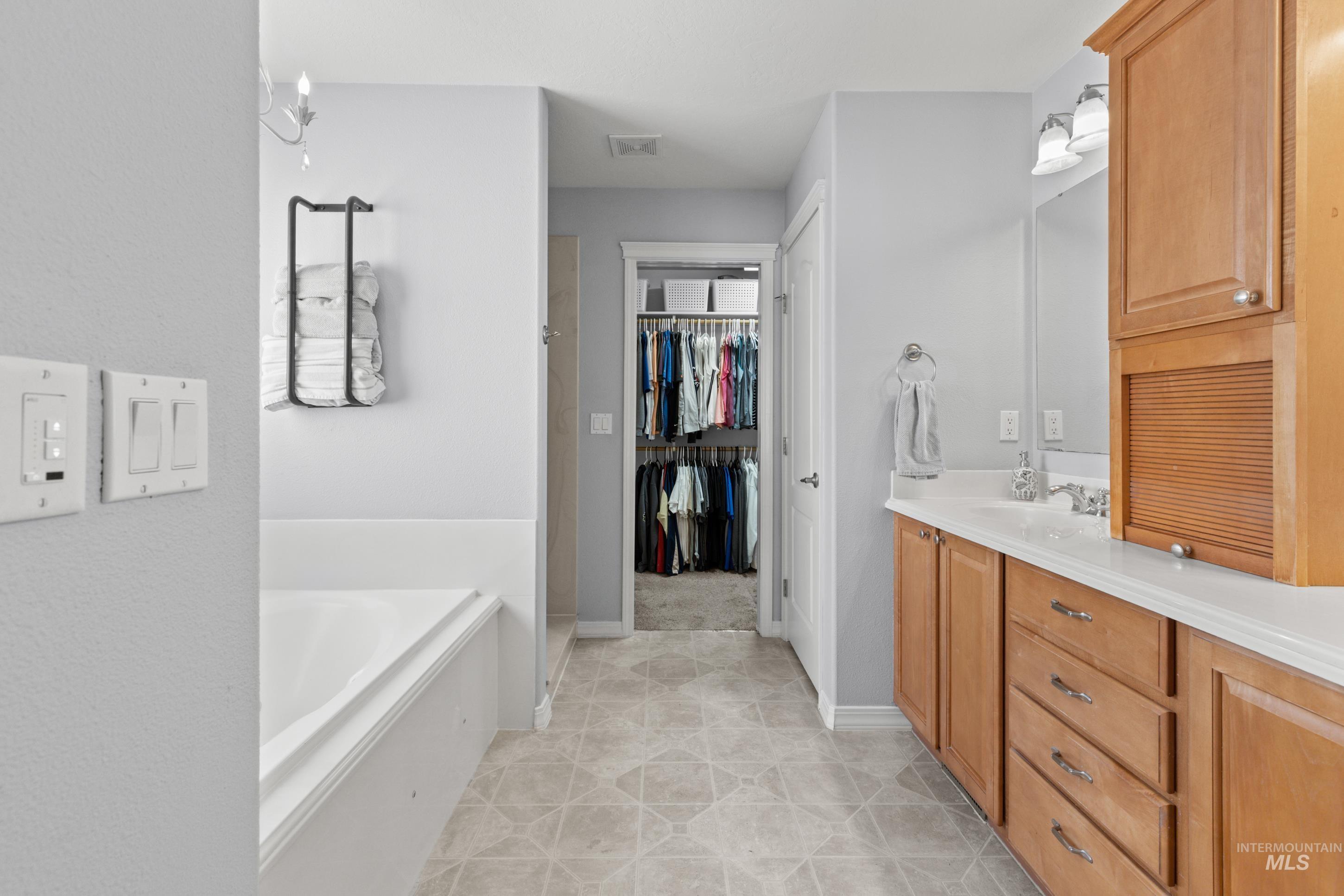 5521 N Mendelson Ave., Meridian, Idaho 83646, 4 Bedrooms, 2.5 Bathrooms, Residential For Sale, Price $579,000,MLS 98984026