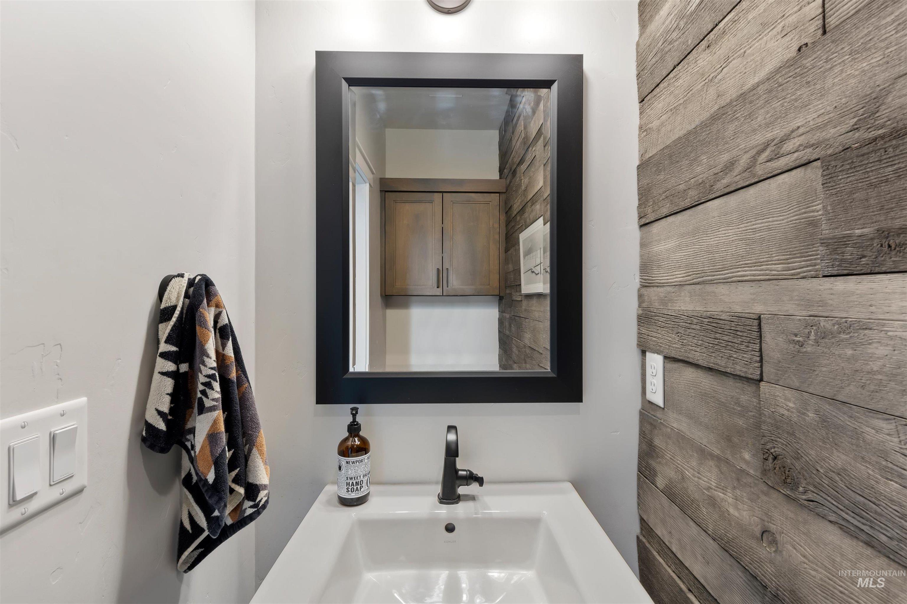 3211 S Brookridge Way, Boise, Idaho 83714, 3 Bedrooms, 2.5 Bathrooms, Residential For Sale, Price $689,900,MLS 98984028