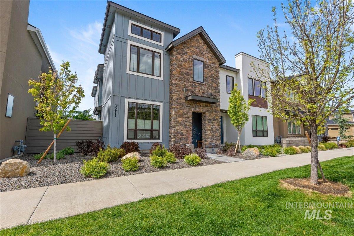 3211 S Brookridge Way, Boise, Idaho 83714, 3 Bedrooms, 2.5 Bathrooms, Residential For Sale, Price $689,900,MLS 98984028