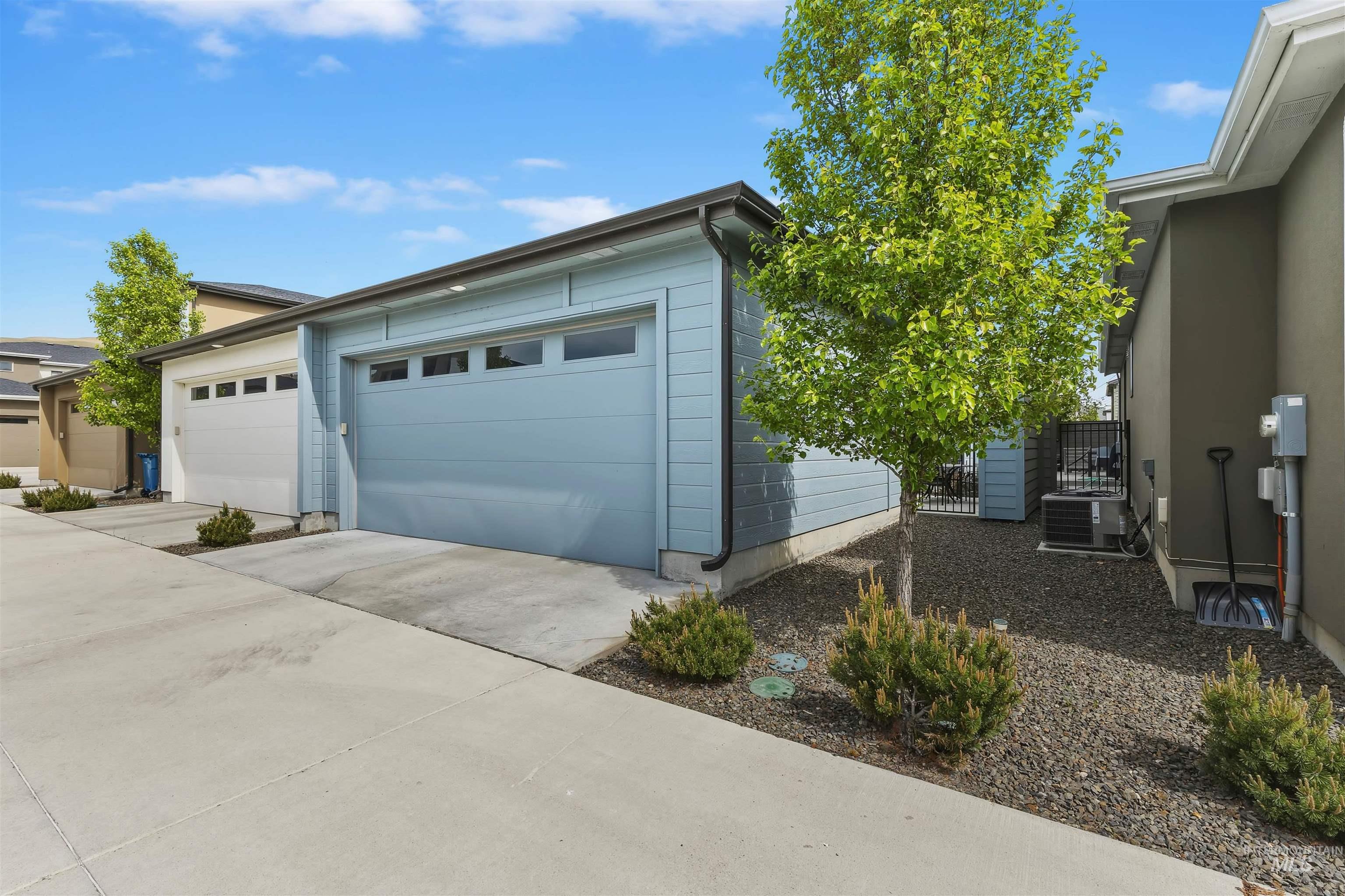 3211 S Brookridge Way, Boise, Idaho 83714, 3 Bedrooms, 2.5 Bathrooms, Residential For Sale, Price $689,900,MLS 98984028