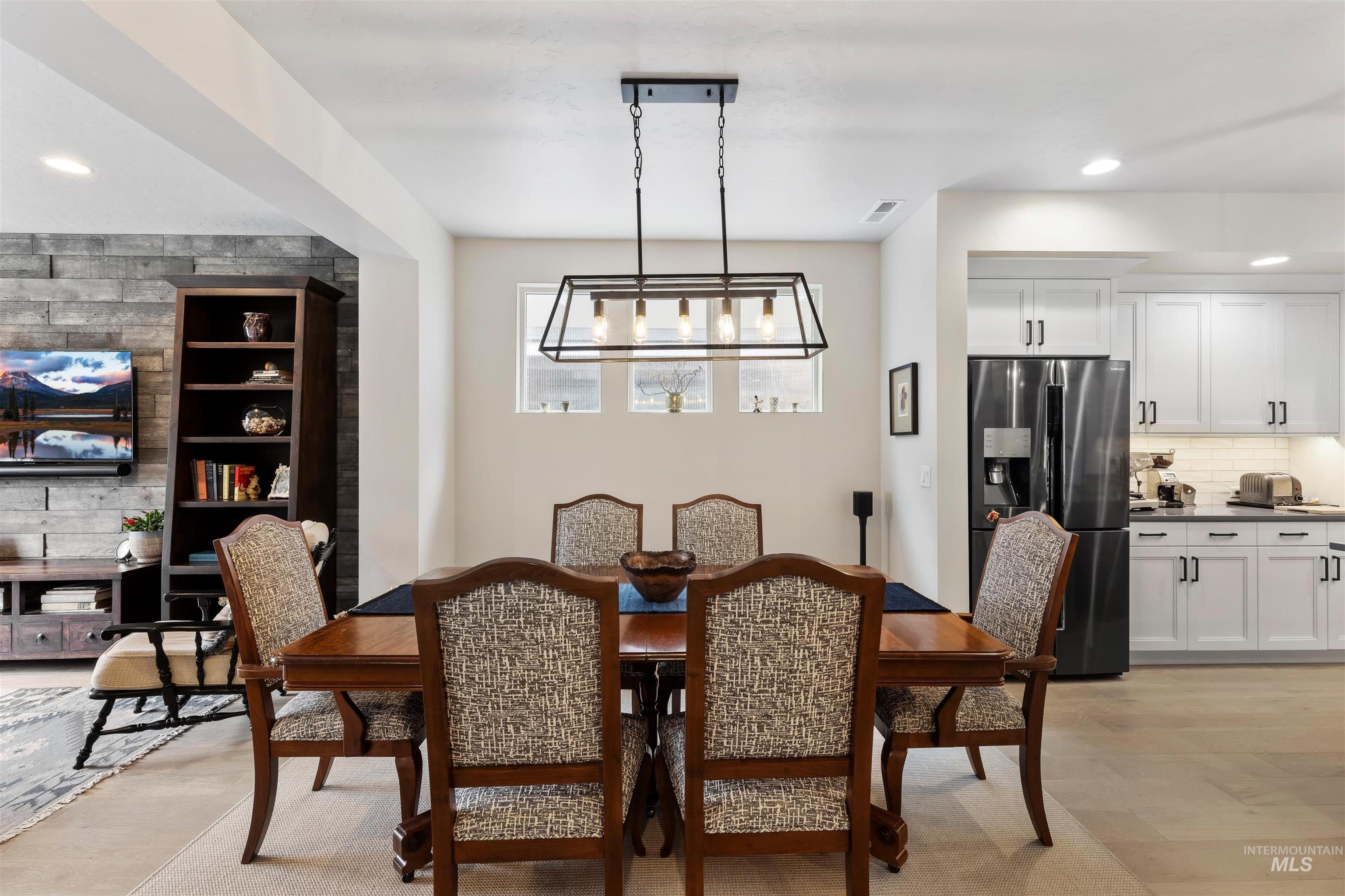 3211 S Brookridge Way, Boise, Idaho 83714, 3 Bedrooms, 2.5 Bathrooms, Residential For Sale, Price $689,900,MLS 98984028