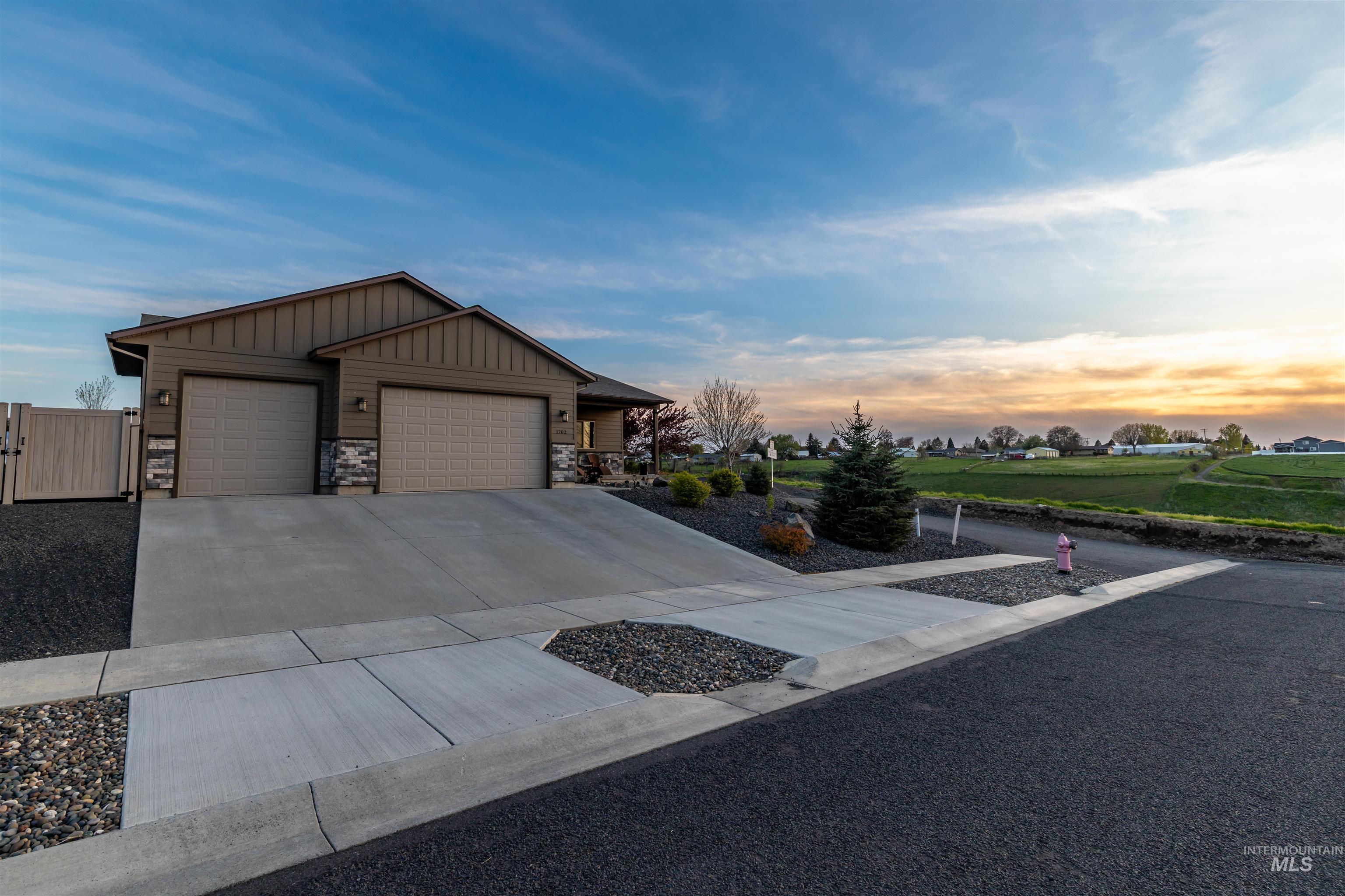 1702 Pioneer Dr, Lewiston, Idaho 83501, 3 Bedrooms, 2 Bathrooms, Residential For Sale, Price $635,000,MLS 98984029