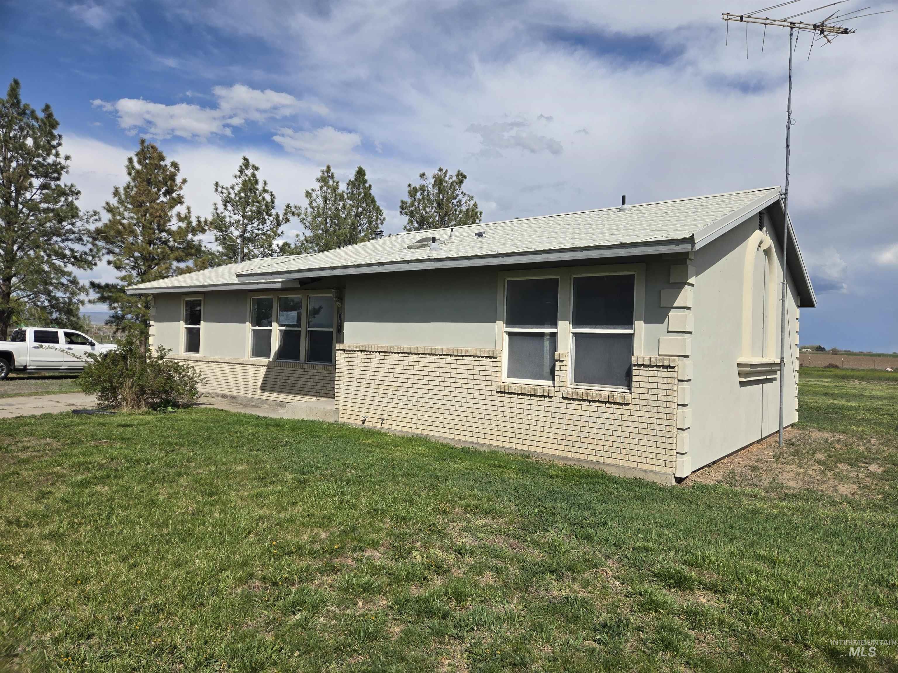 1620 State Highway 46, Gooding, Idaho 83330, 3 Bedrooms, 2.5 Bathrooms, Residential For Sale, Price $310,000, 98984040