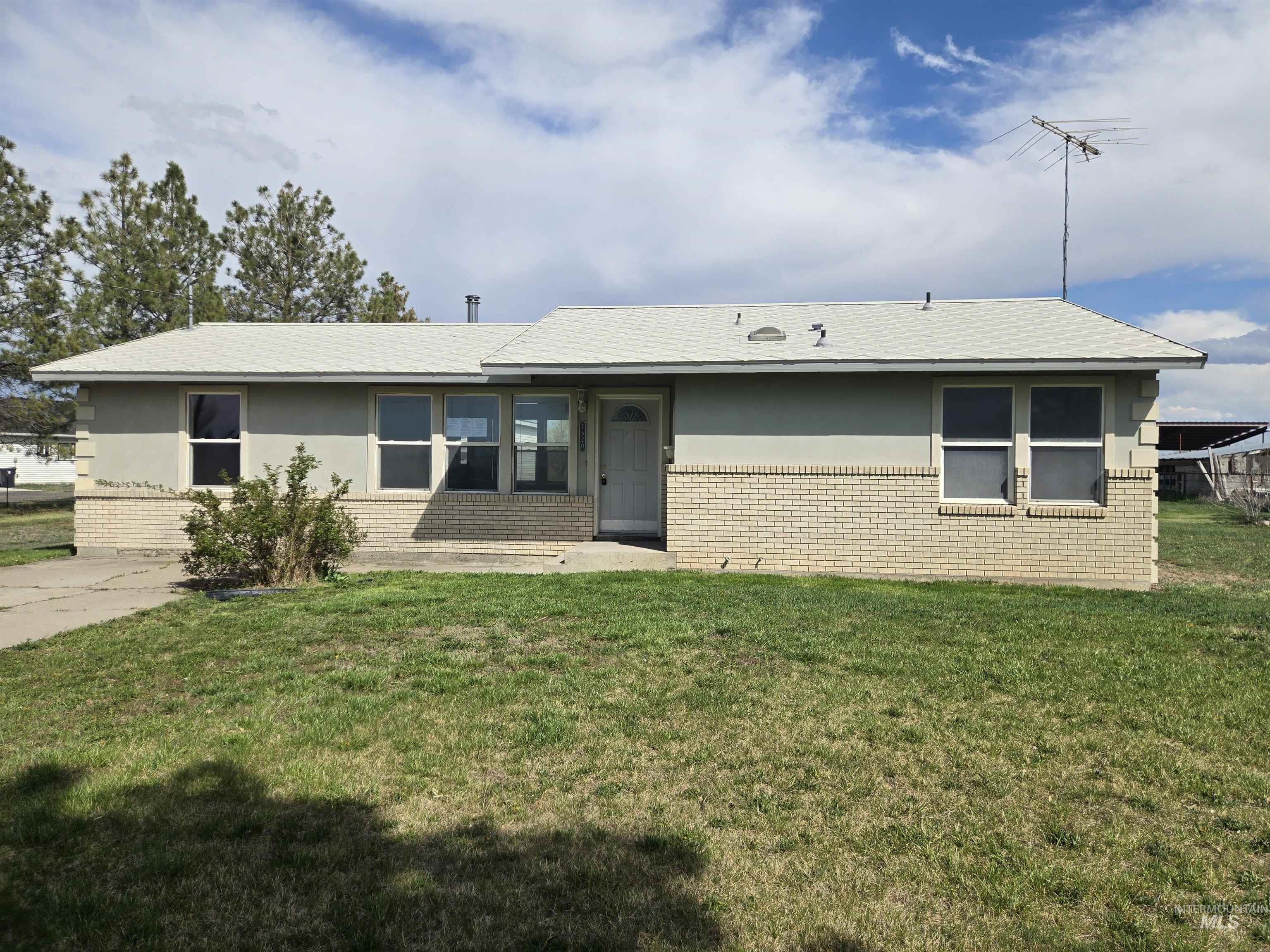 1620 State Highway 46, Gooding, Idaho 83330, 3 Bedrooms, 2.5 Bathrooms, Residential For Sale, Price $310,000, 98984040