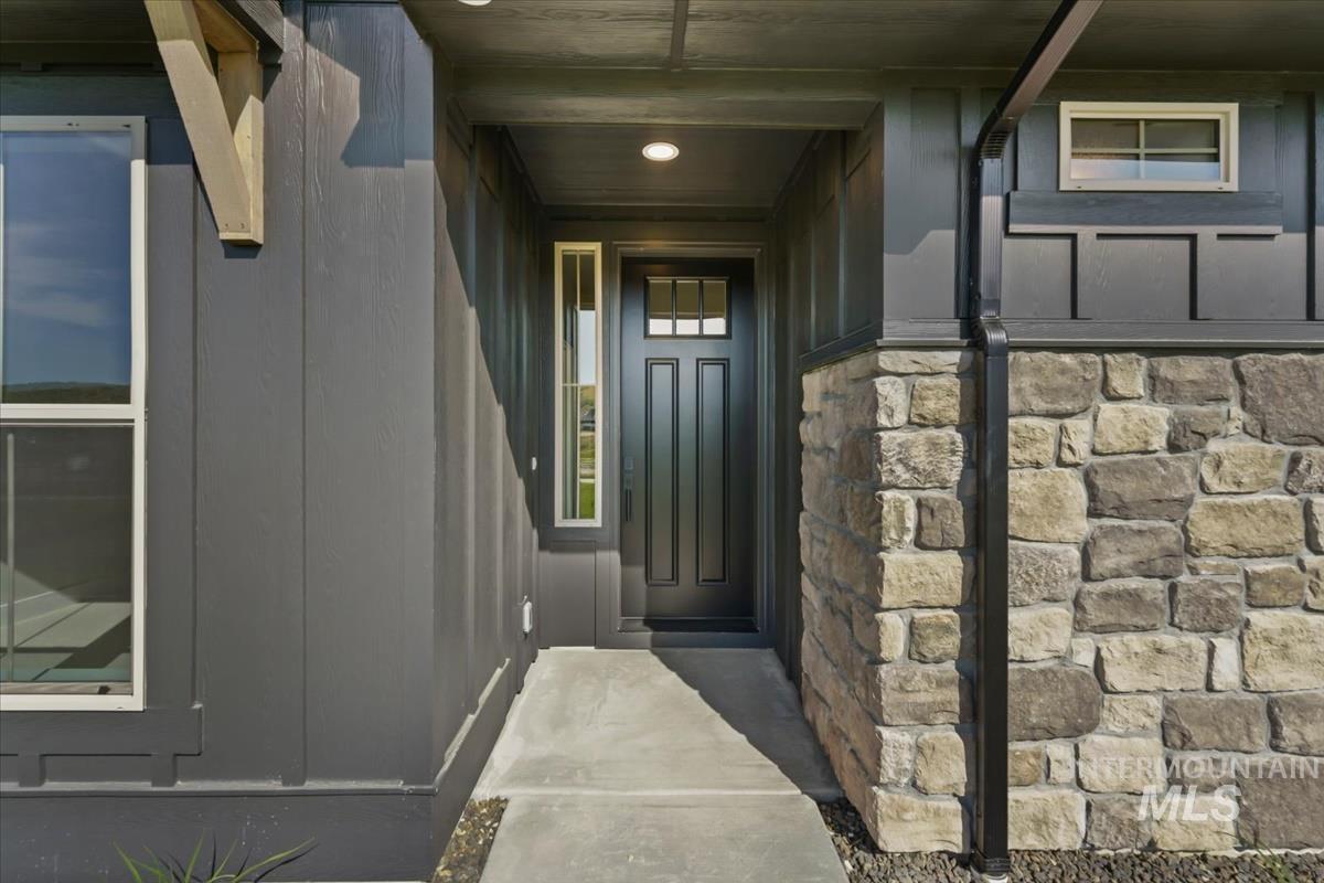 6422 N Barholm Ln, Eagle, Idaho 83616, 3 Bedrooms, 2 Bathrooms, Residential For Sale, Price $595,880, 98984041