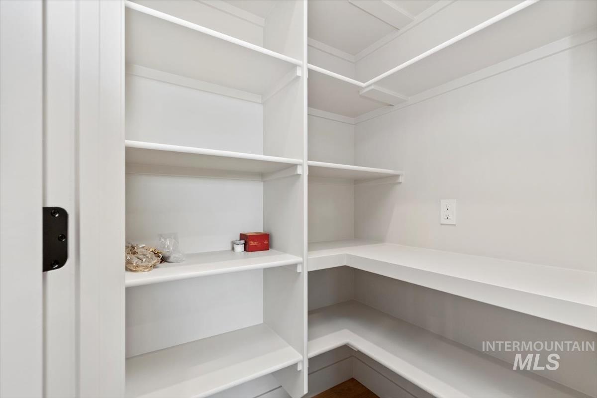 6422 N Barholm Ln, Eagle, Idaho 83616, 3 Bedrooms, 2 Bathrooms, Residential For Sale, Price $599,880,MLS 98984041