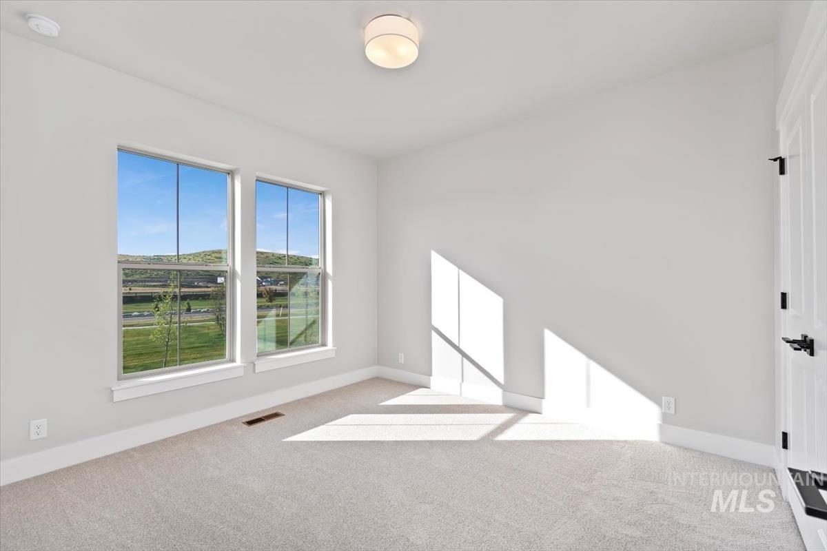 6422 N Barholm Ln, Eagle, Idaho 83616, 3 Bedrooms, 2 Bathrooms, Residential For Sale, Price $595,880, 98984041