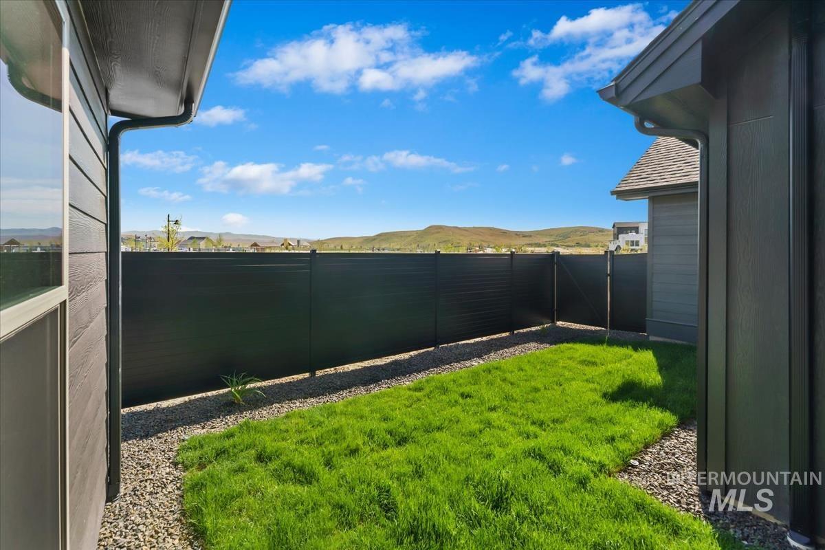 6422 N Barholm Ln, Eagle, Idaho 83616, 3 Bedrooms, 2 Bathrooms, Residential For Sale, Price $569,880,MLS 98984041